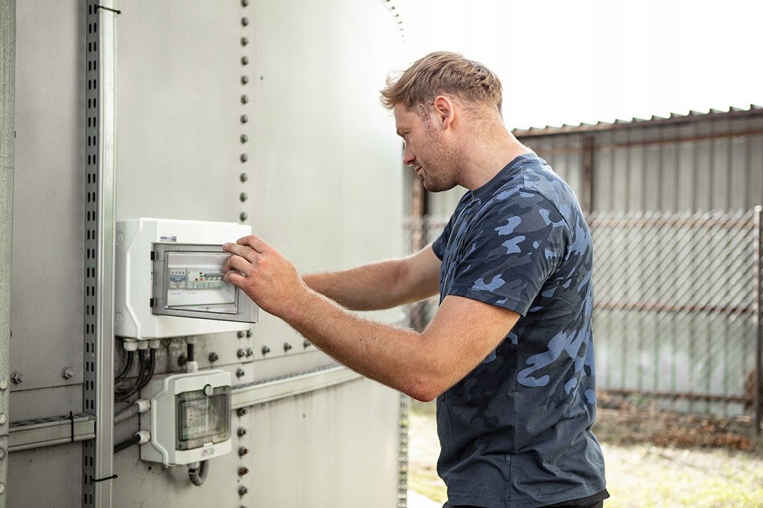 KOSZULKA ROBOCZA PODKOSZULEK T-SHIRT BAWEŁNIANY DO PRACY BHP ODZIEŻ S 48 Model NEO TOOLS