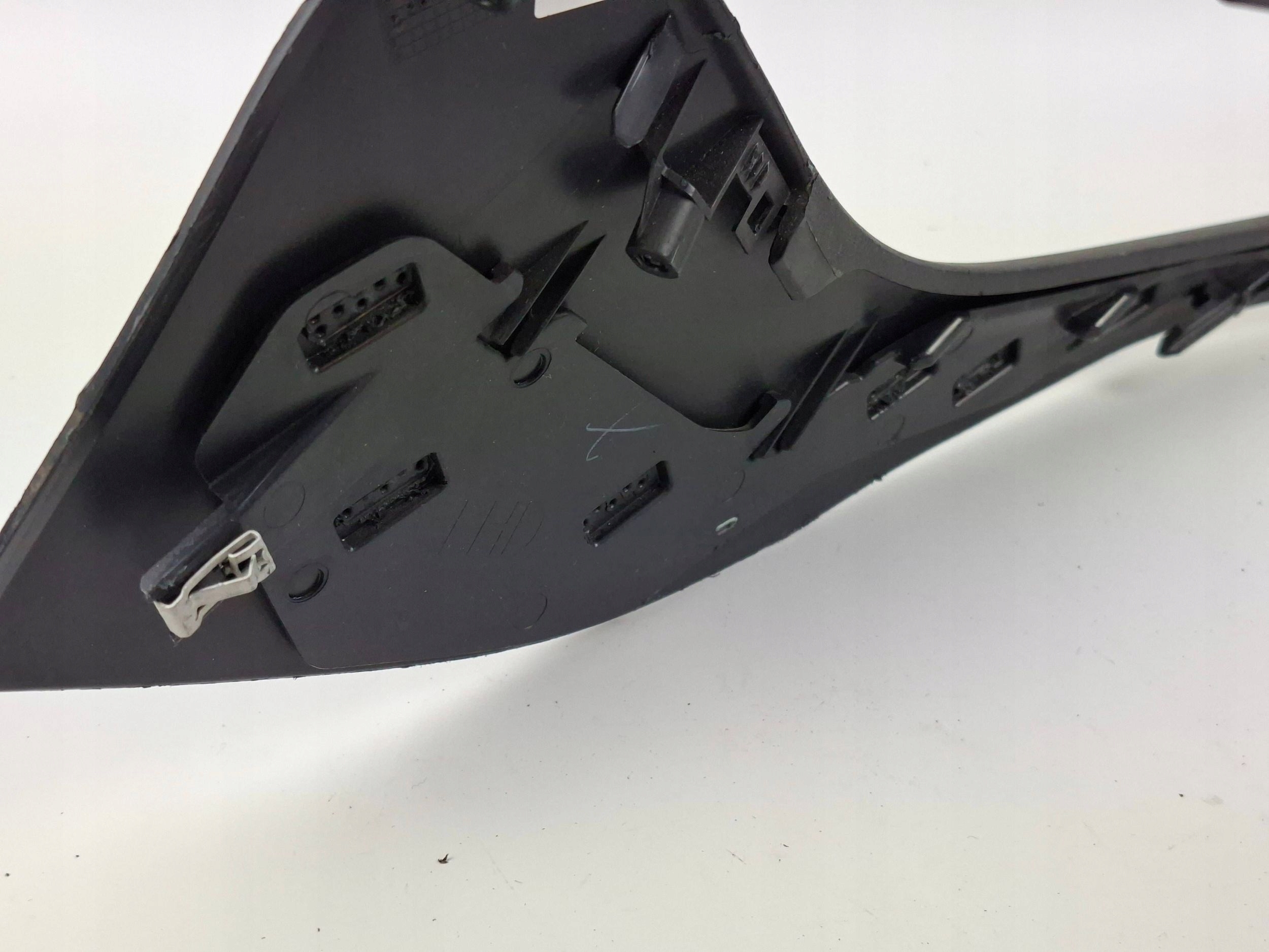 элемент консоли FORD PUMA L1TB-8045A17-A