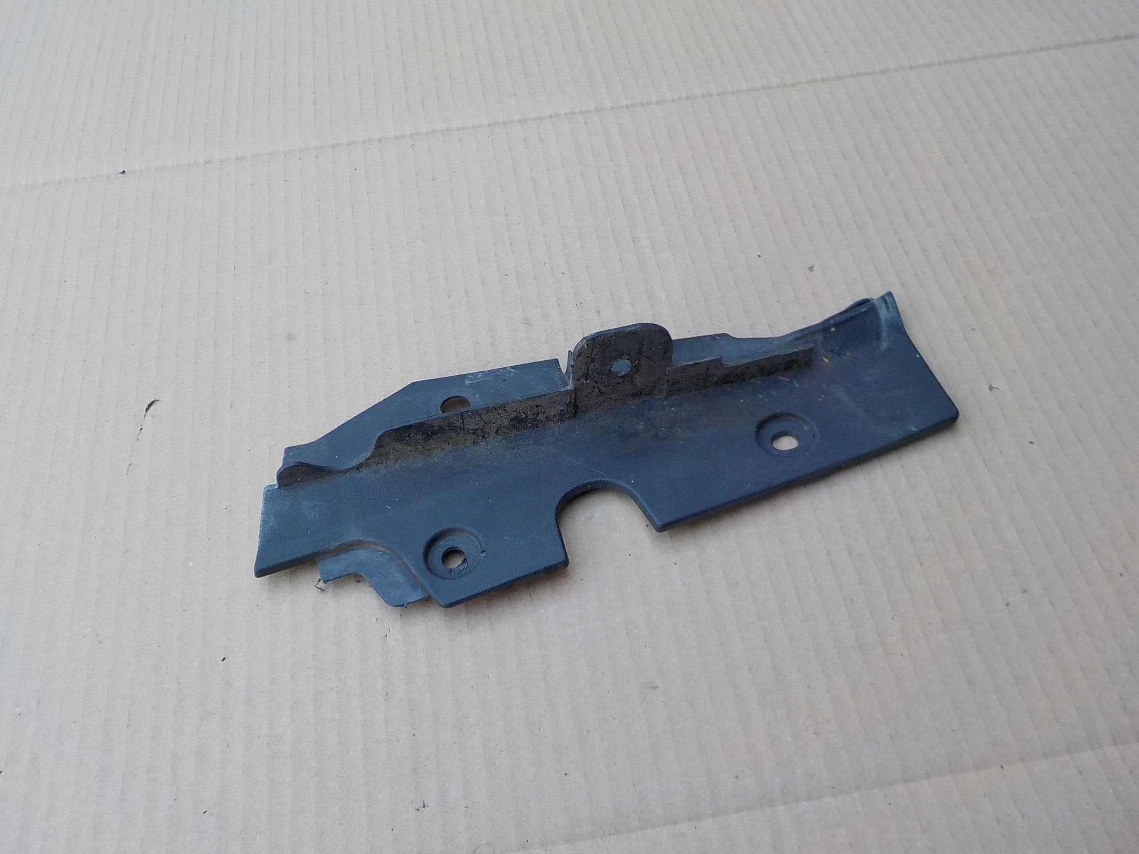 cover under the window right renault clio III 8200332286