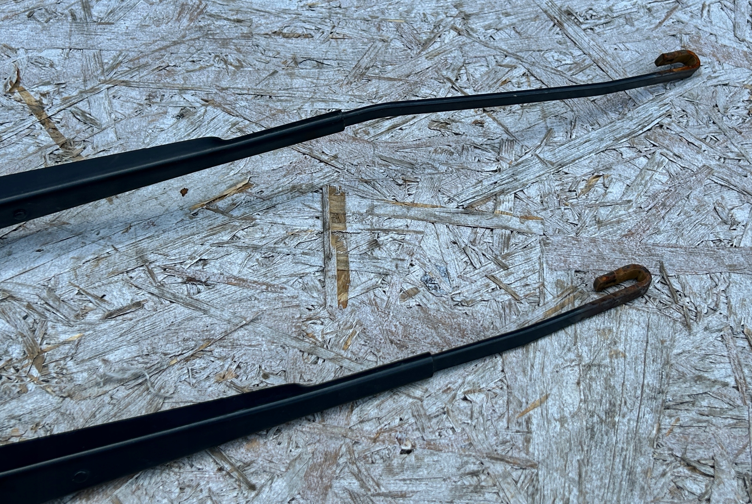 wiper arms front right + left NISSAN LEAF and ZE0 10- PARA