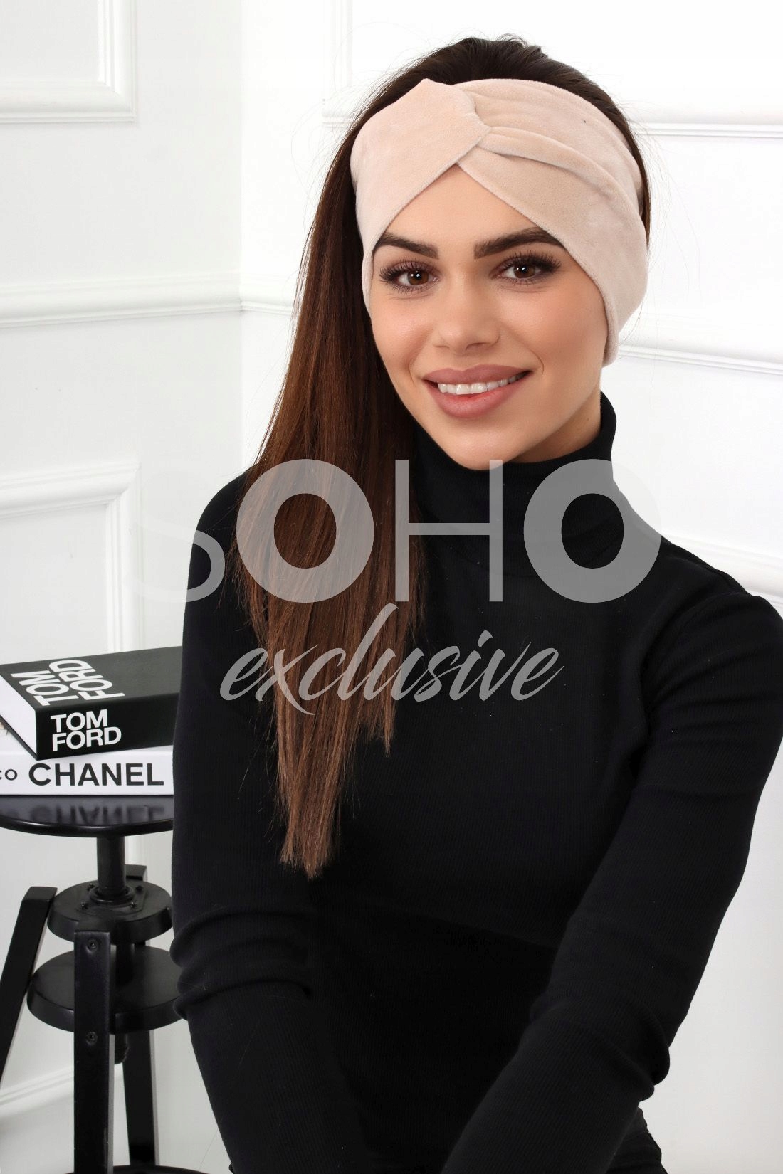 OPASKA DAMSKA NA GŁOWĘ USZY TURBAN WĘZEŁ PRZEPLATANA KOBIECA WELUR KOL 2389 Model 2389