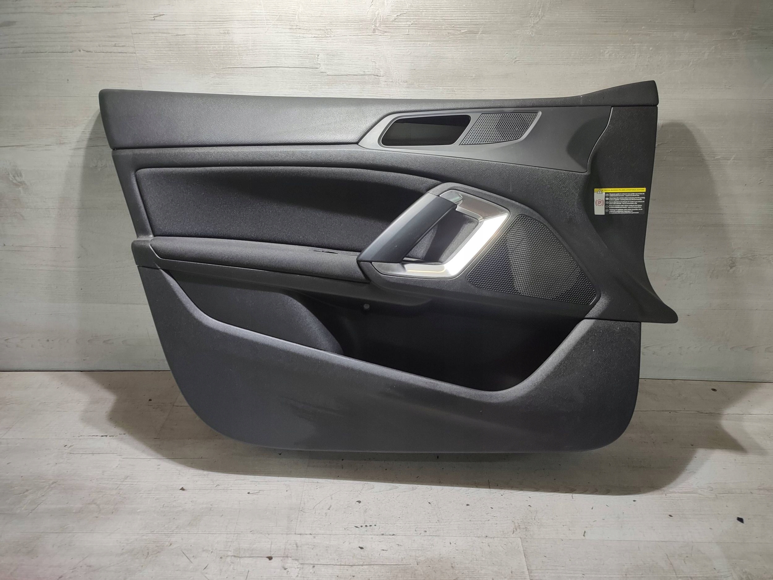 Peugeot 308 2019 front side left side / side door przednich