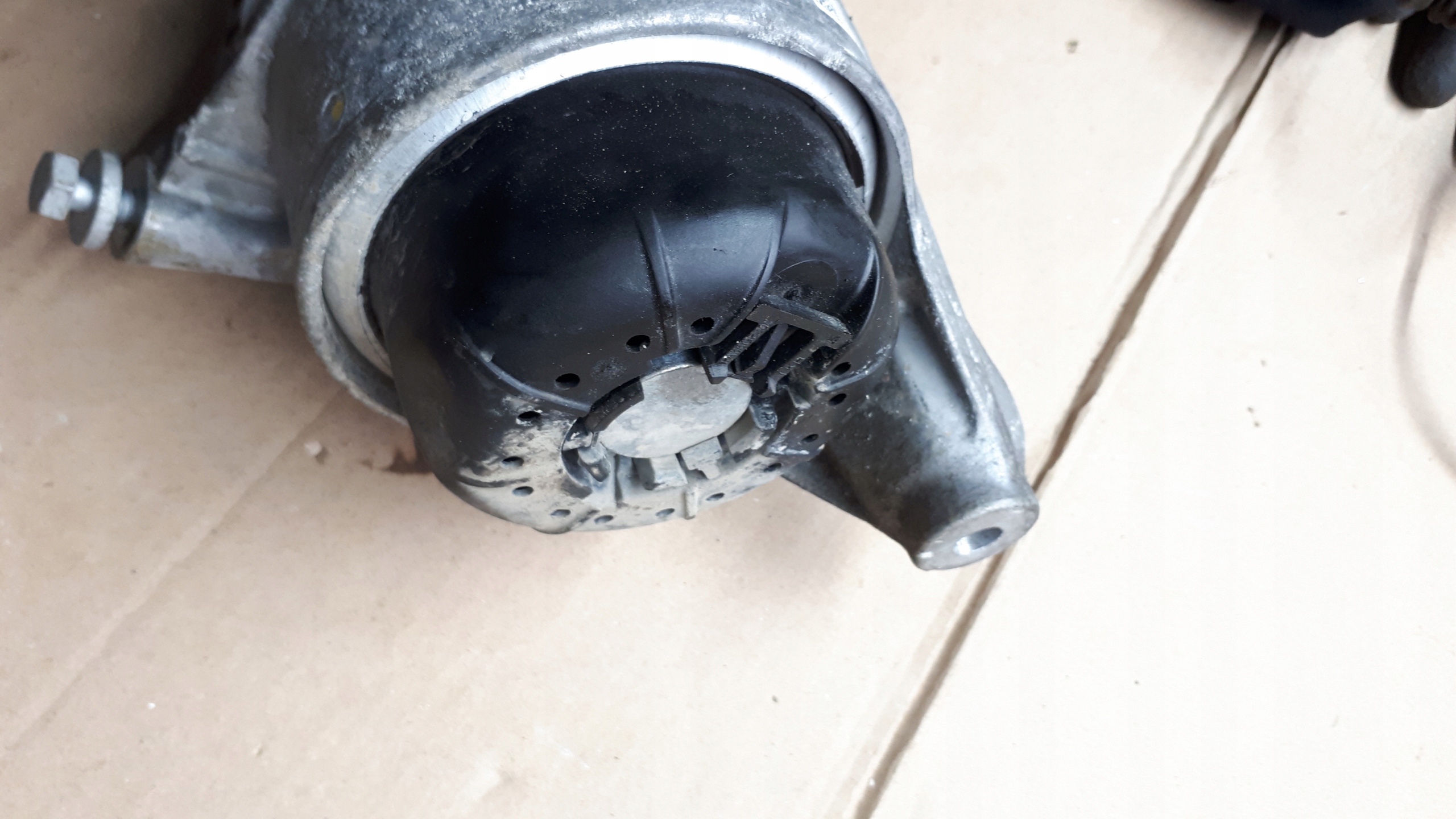 A4 B9 LIFT engine mount 2.0 TFSI A5 8W