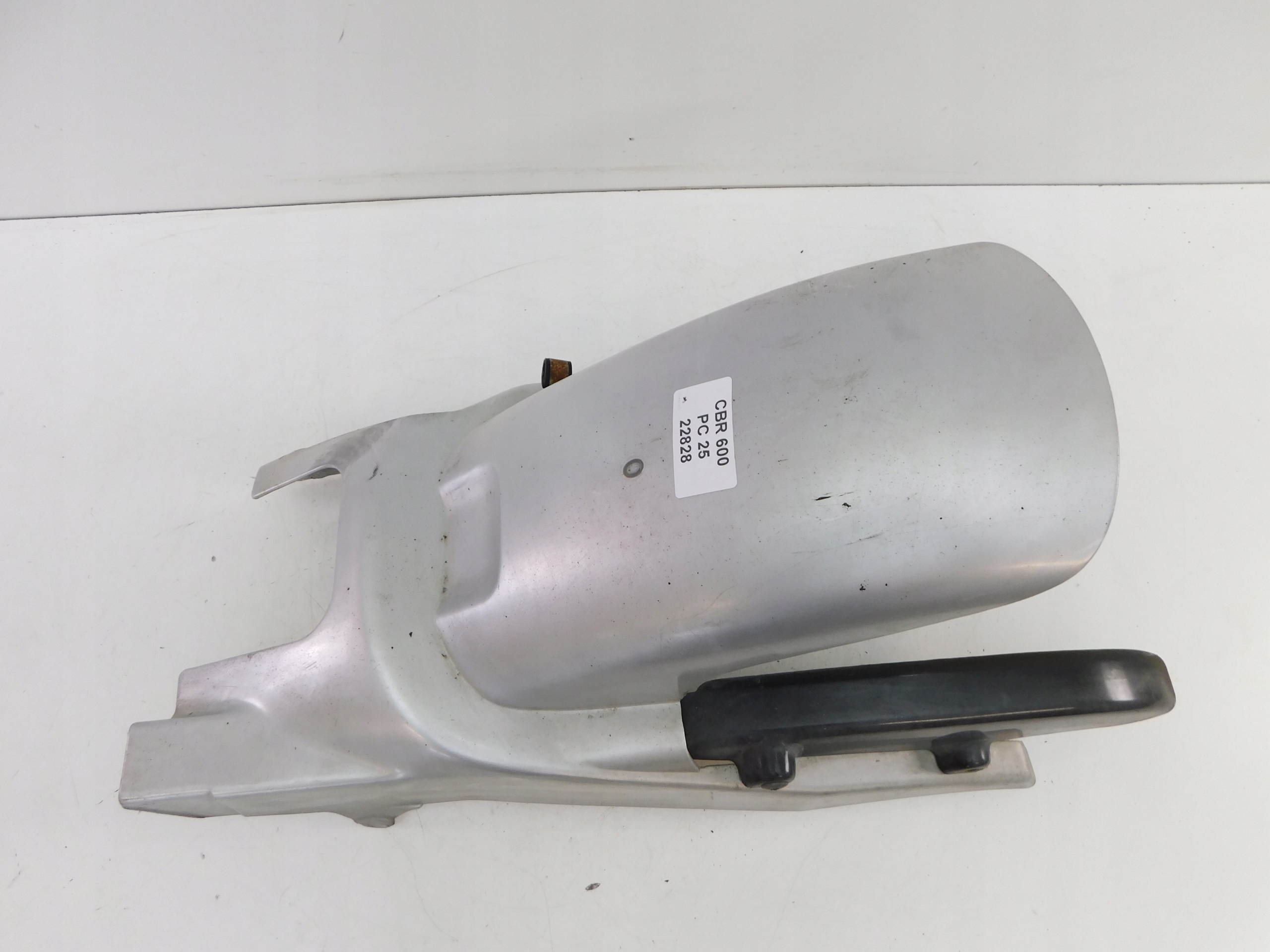 HONDA CBR 600 F2 PC25 OSLONA LANCUCHA NADKOLE