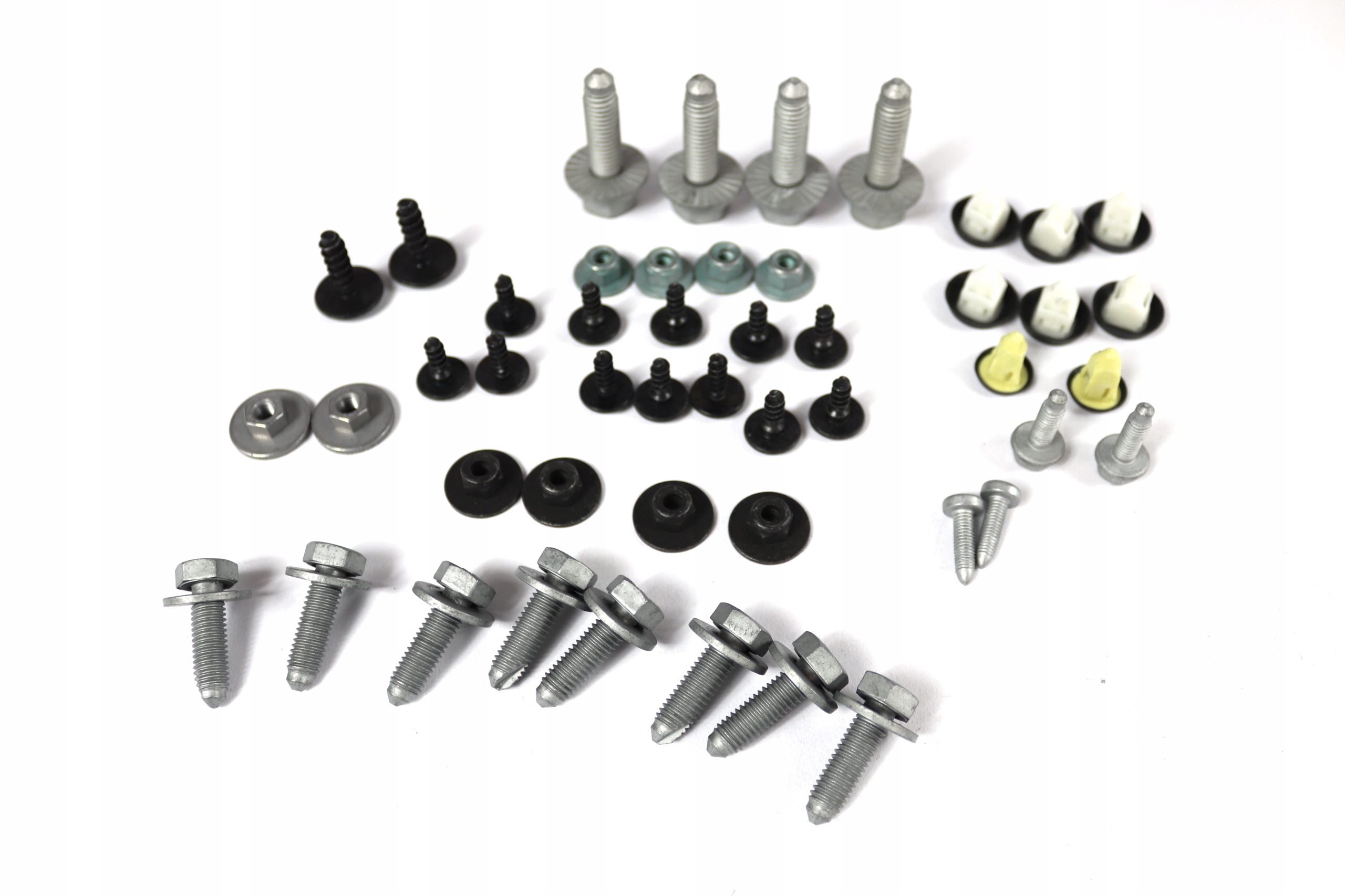 ZESTAW ELEMENTOW MOCUJACYCH ZDERZAK TYL AUDI A3