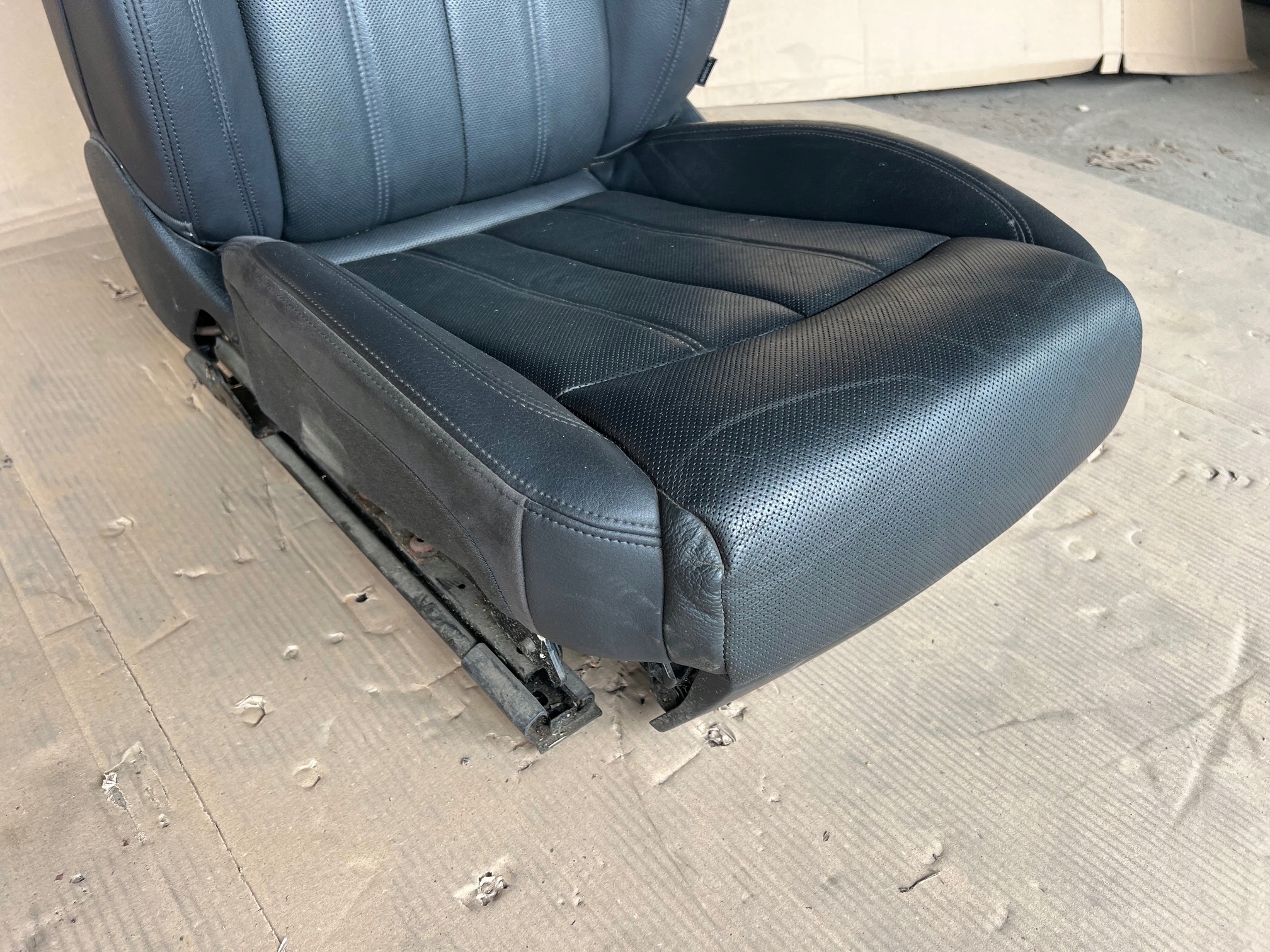 AUDI A6 C7 seat left front driver´s leather WENTYLOWANE electrics