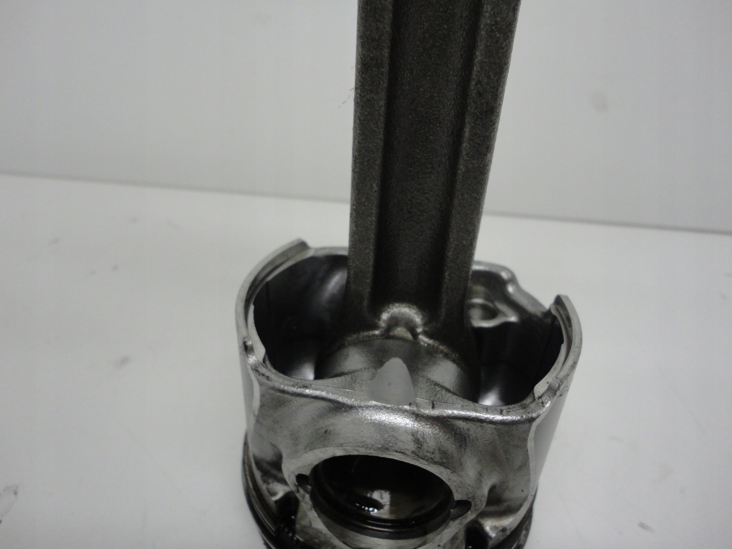 KIA VENGA IX20 1.4CRDI piston connecting rod 2009