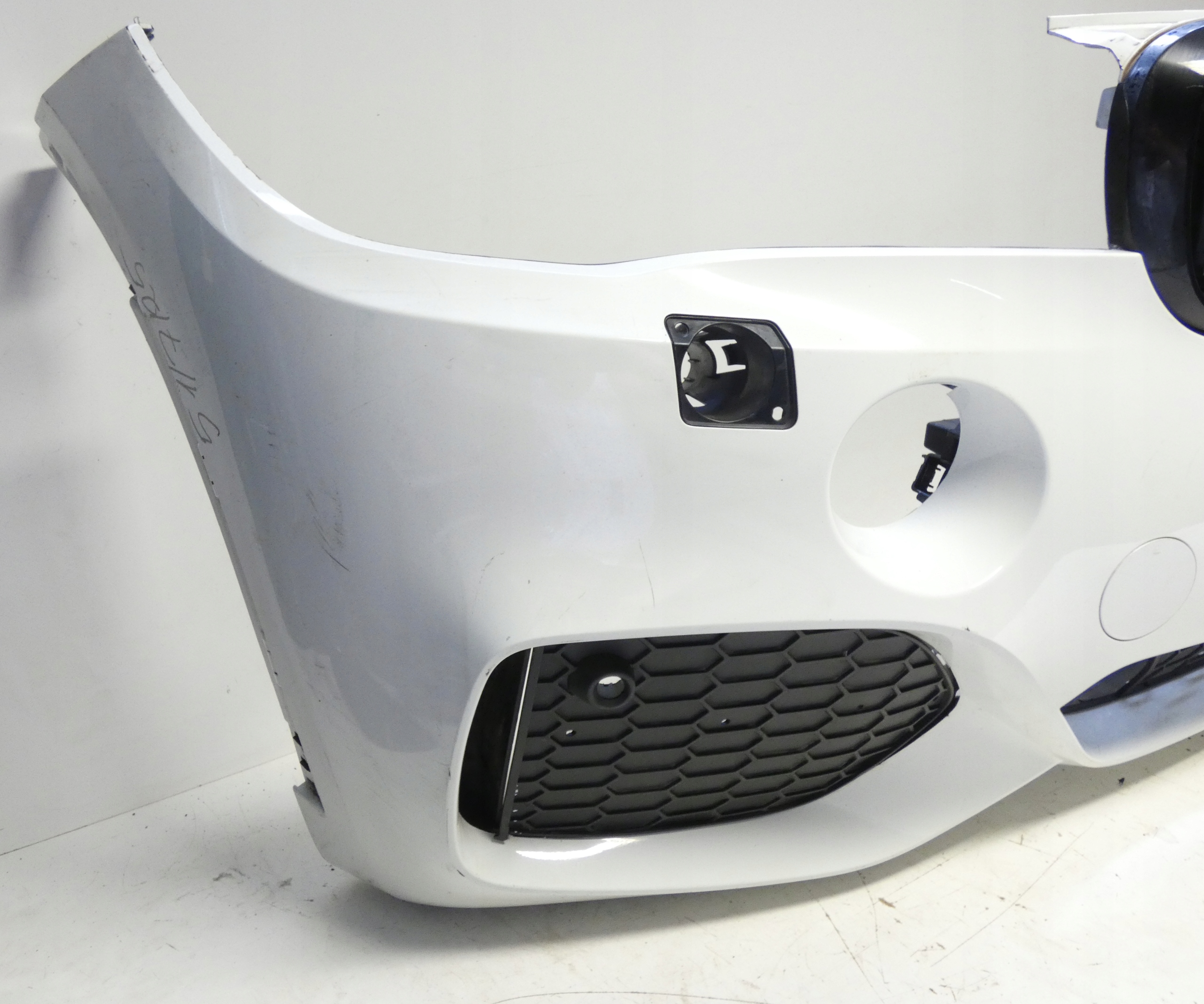 BMW X5 F15 M-PAKIET 8054014 2013-2018 POD 4 PDC SPRYSKI ZDERZAK PRZEDNI Stan opakowania zastępcze