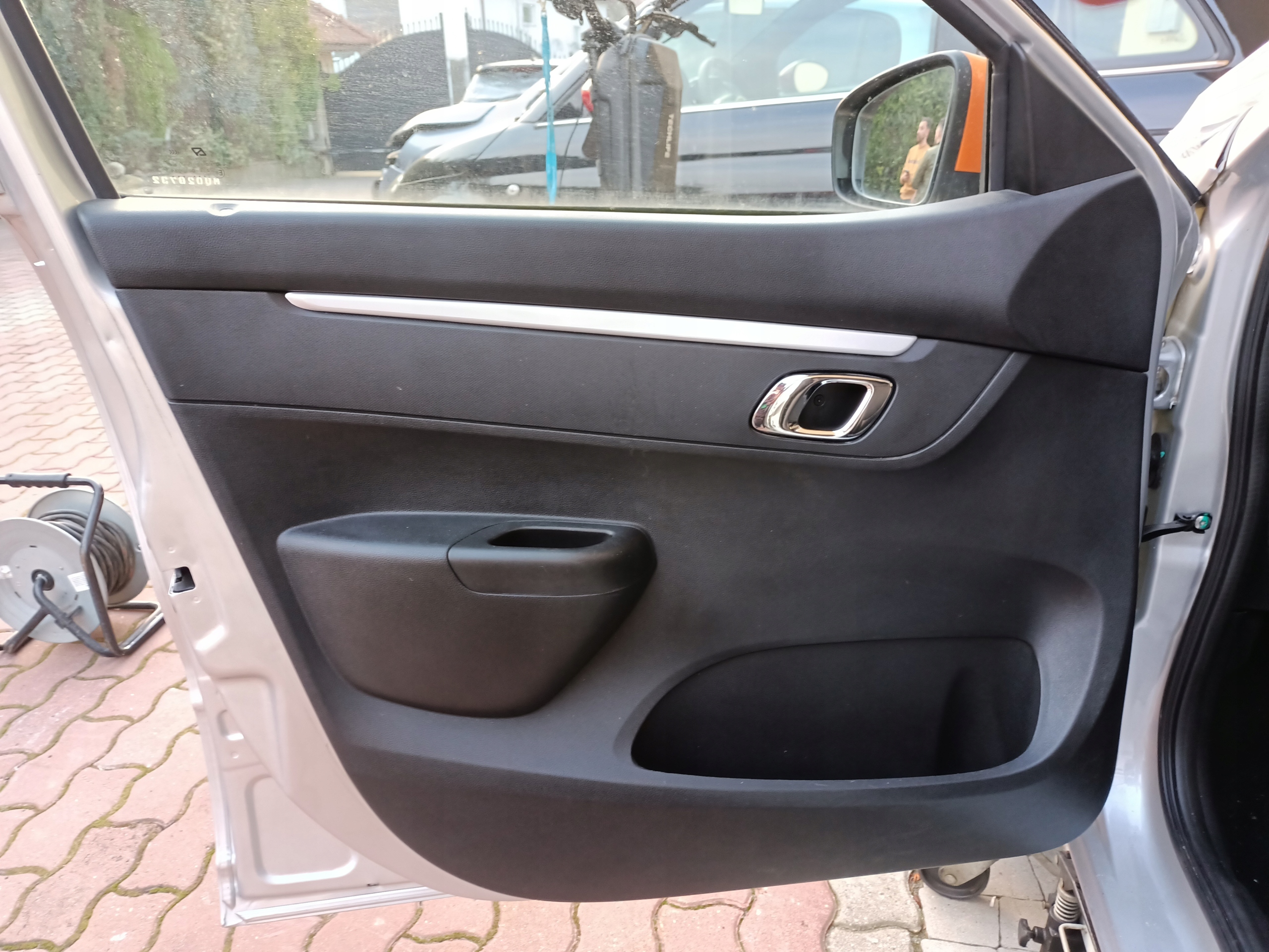 DACIA SPRING - BOCZEK DRZWI LEWY PRZÓD TAPICERKA