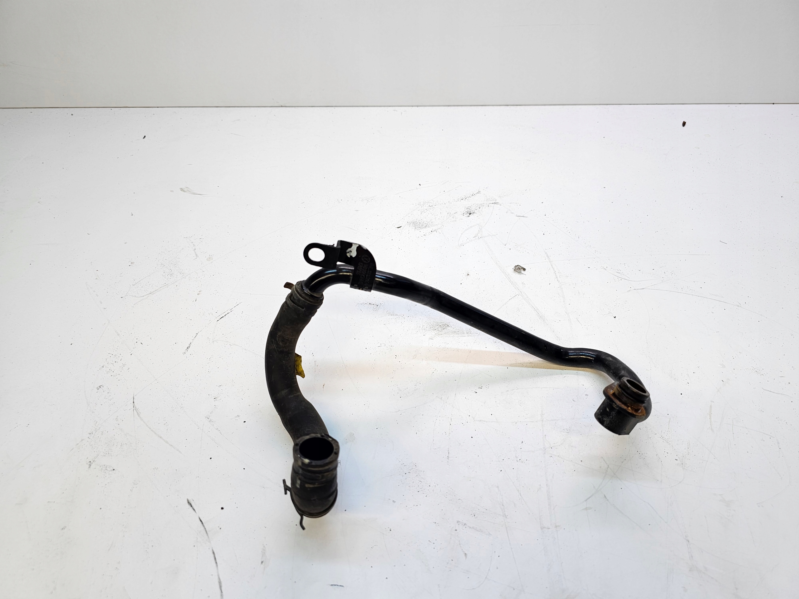 cijev prijenos vode AUDI A4 B9 2.0 TDI 04L121085AK