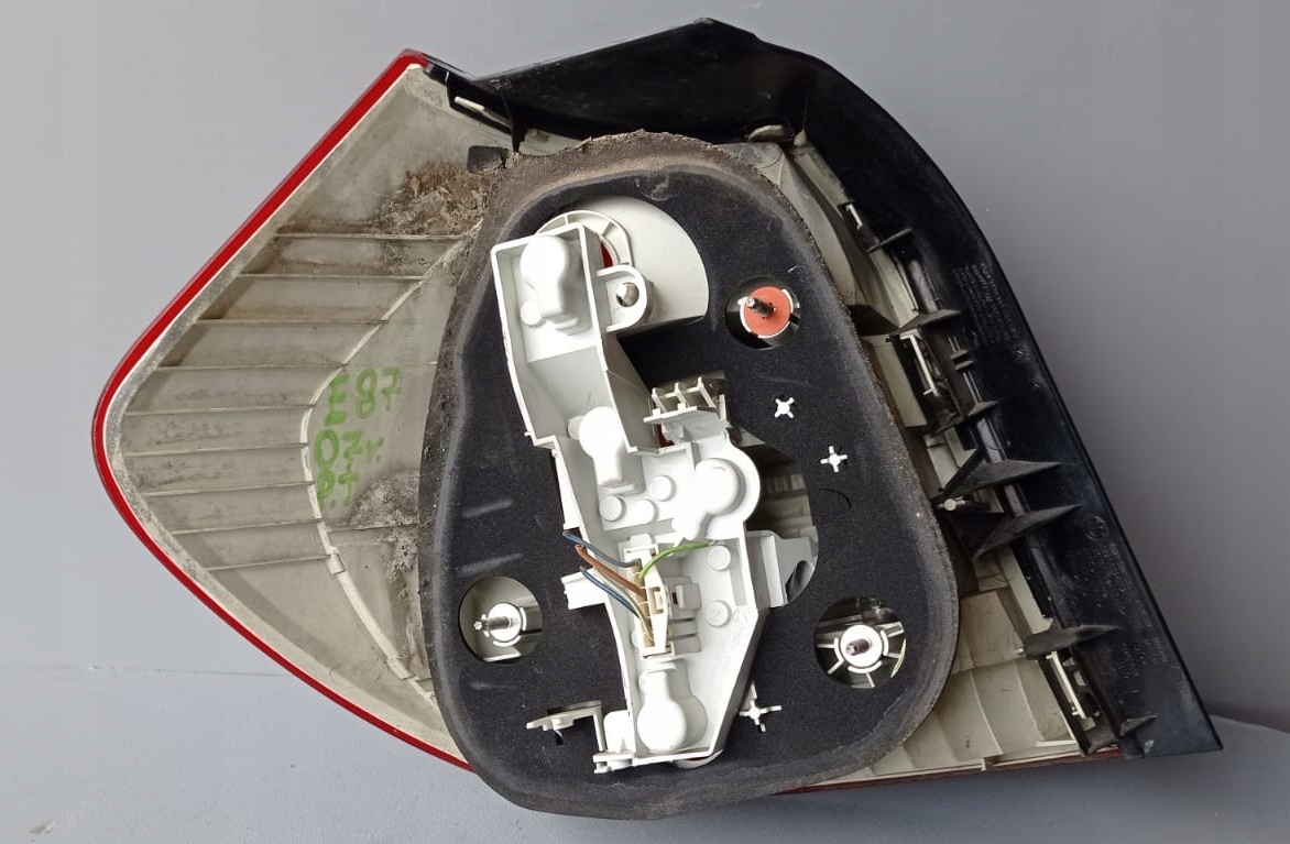BMW E87 2.0 and 08R light right rear part 7164956
