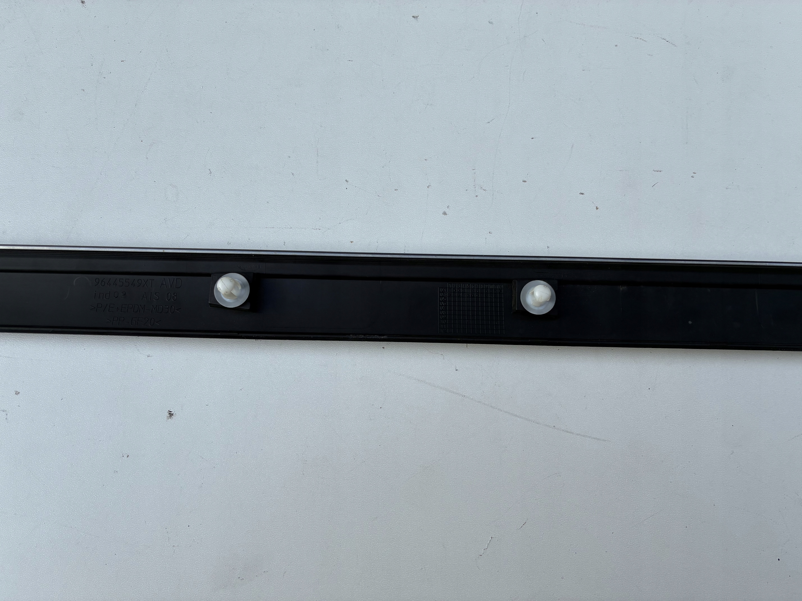 moulding door chrom right front Peugeot 407 04-11r. ==OEM==