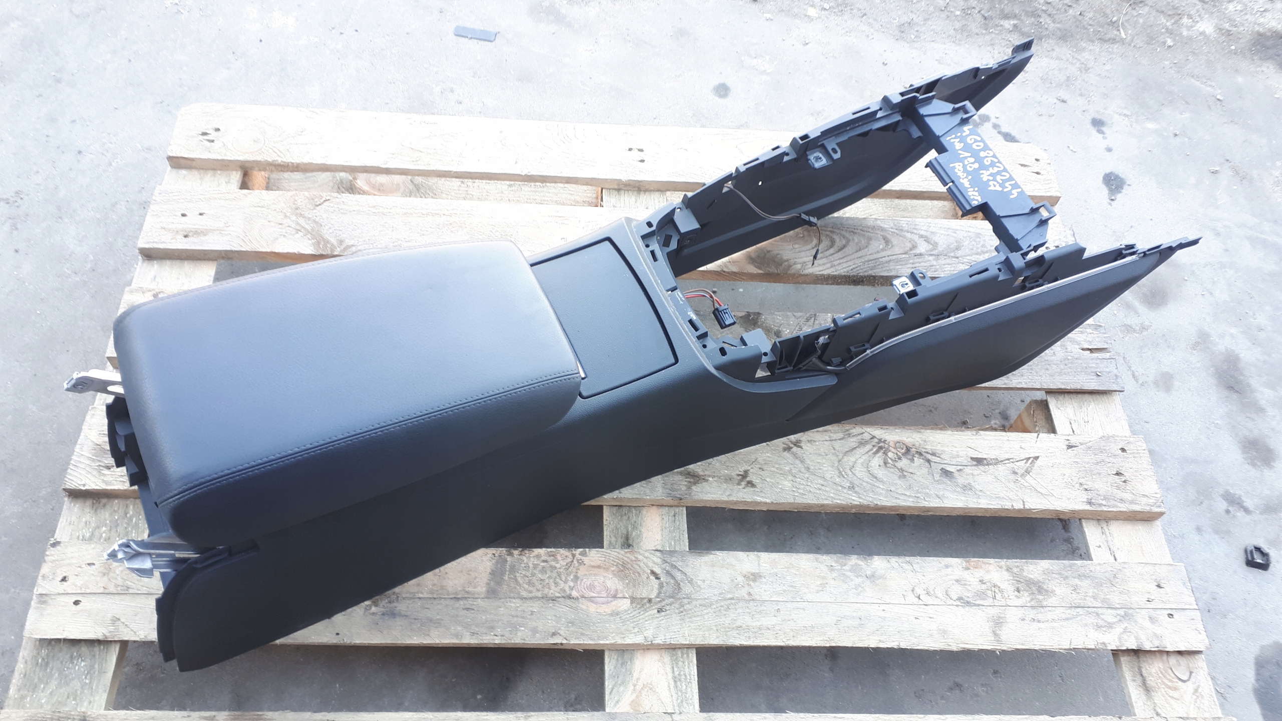 A6 C7 4G TUNEL central PODSWIETLANY armrest