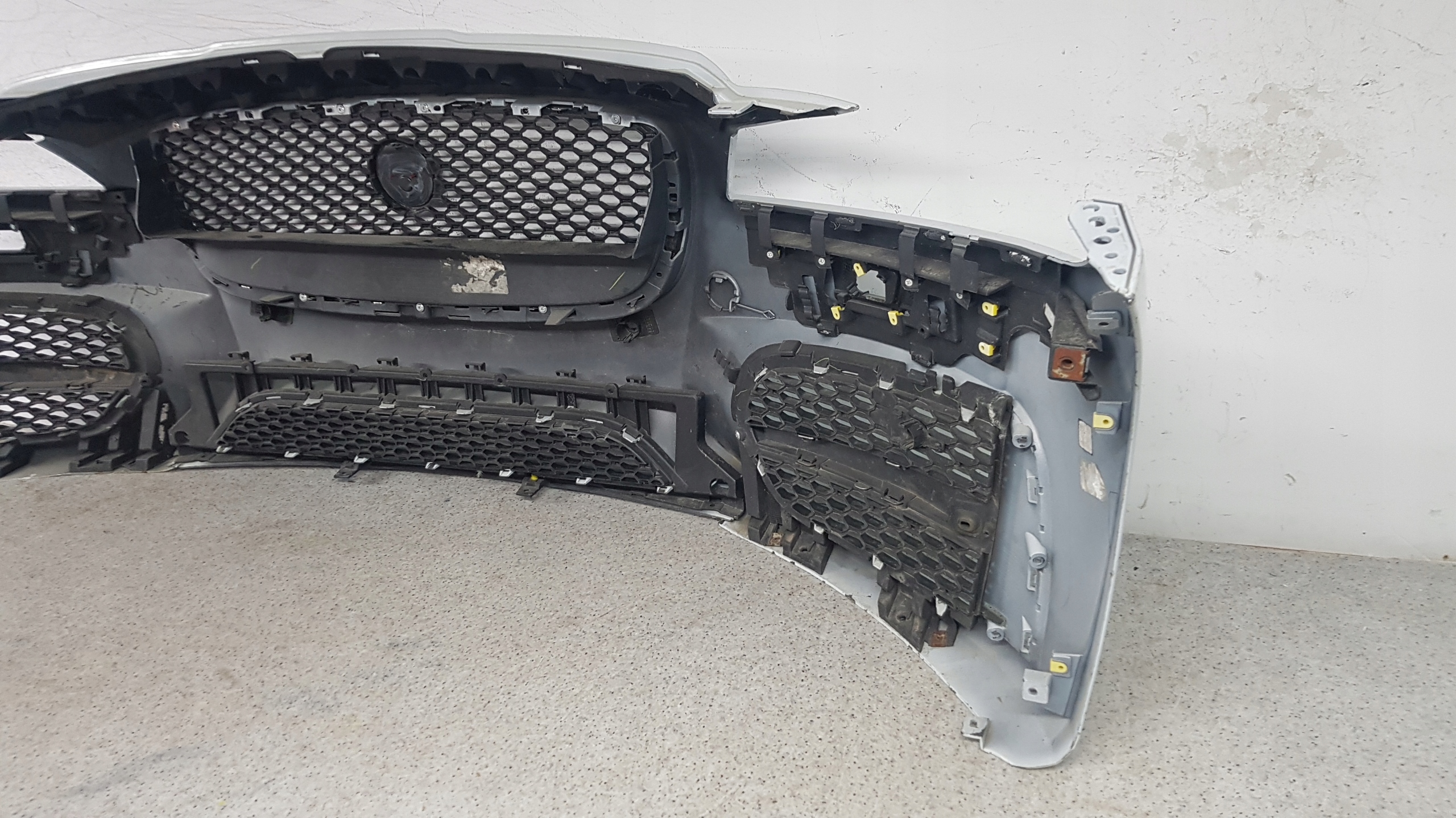 JAGUAR XF XF 260 bumper front 7927