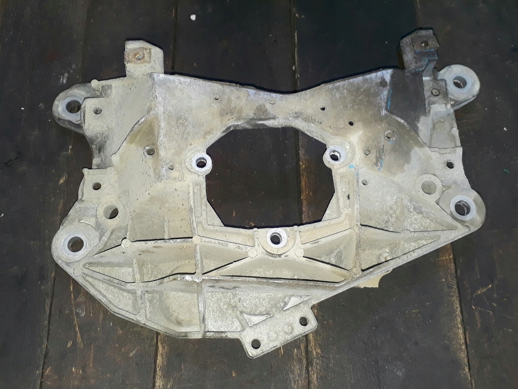 Лапа кронштейн коробки 8HP AUDI A4 A8 Q5 4H0399263L