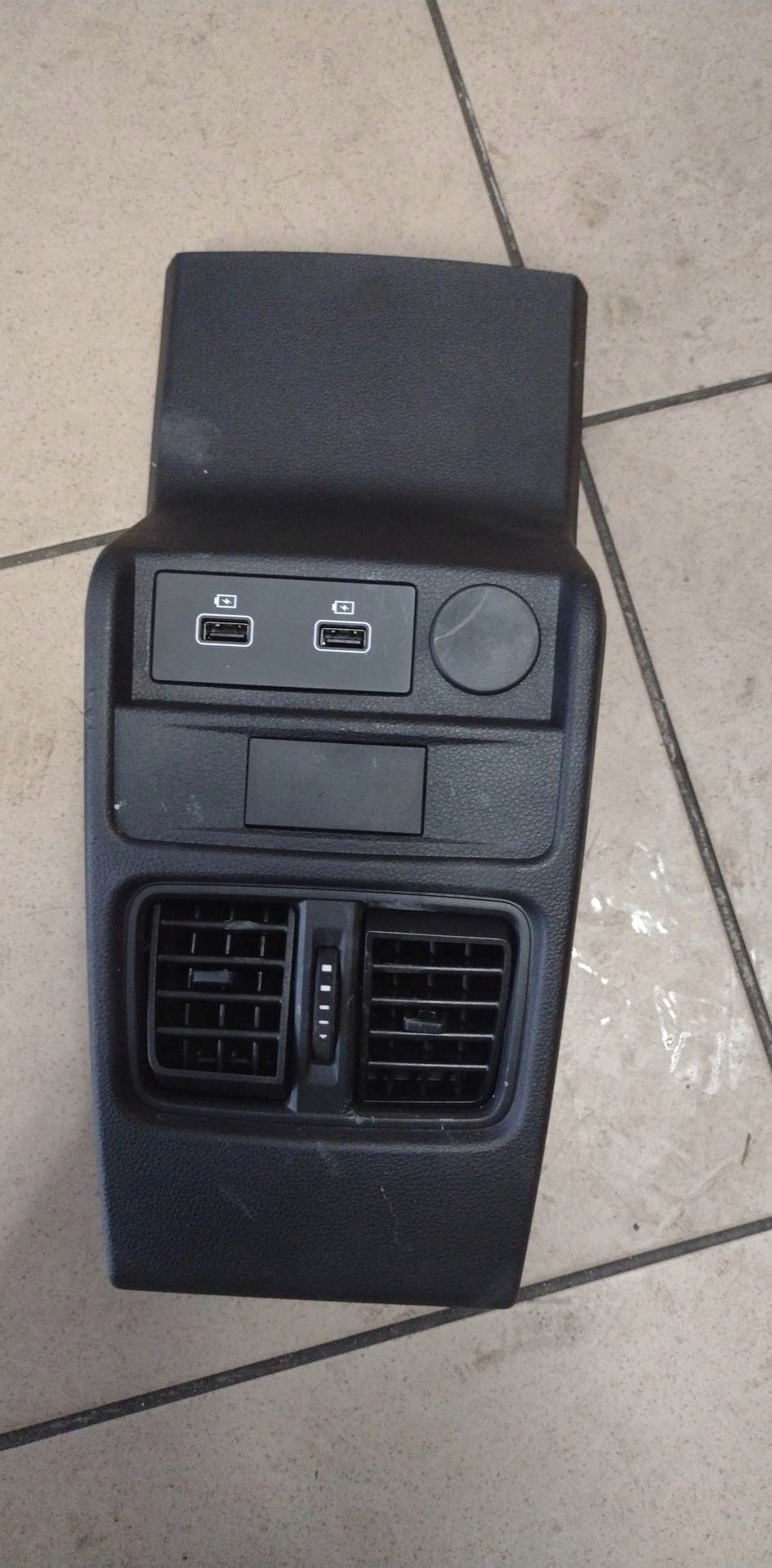 grid air conditioning devices rear part WEJSCIE USB RENAULT ARKANA