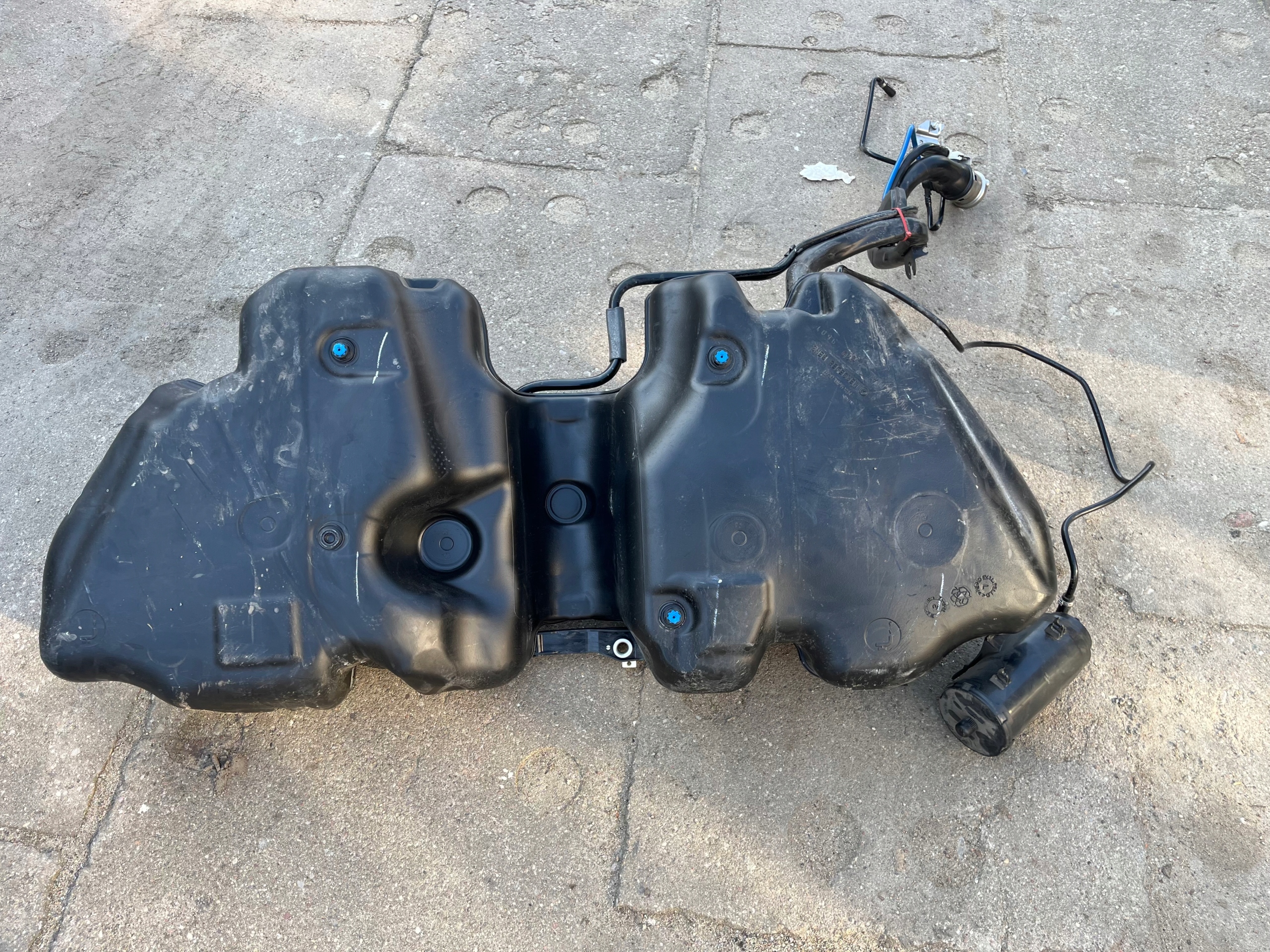 IDEALNY tank KPL. MERCEDES E63 W213 1