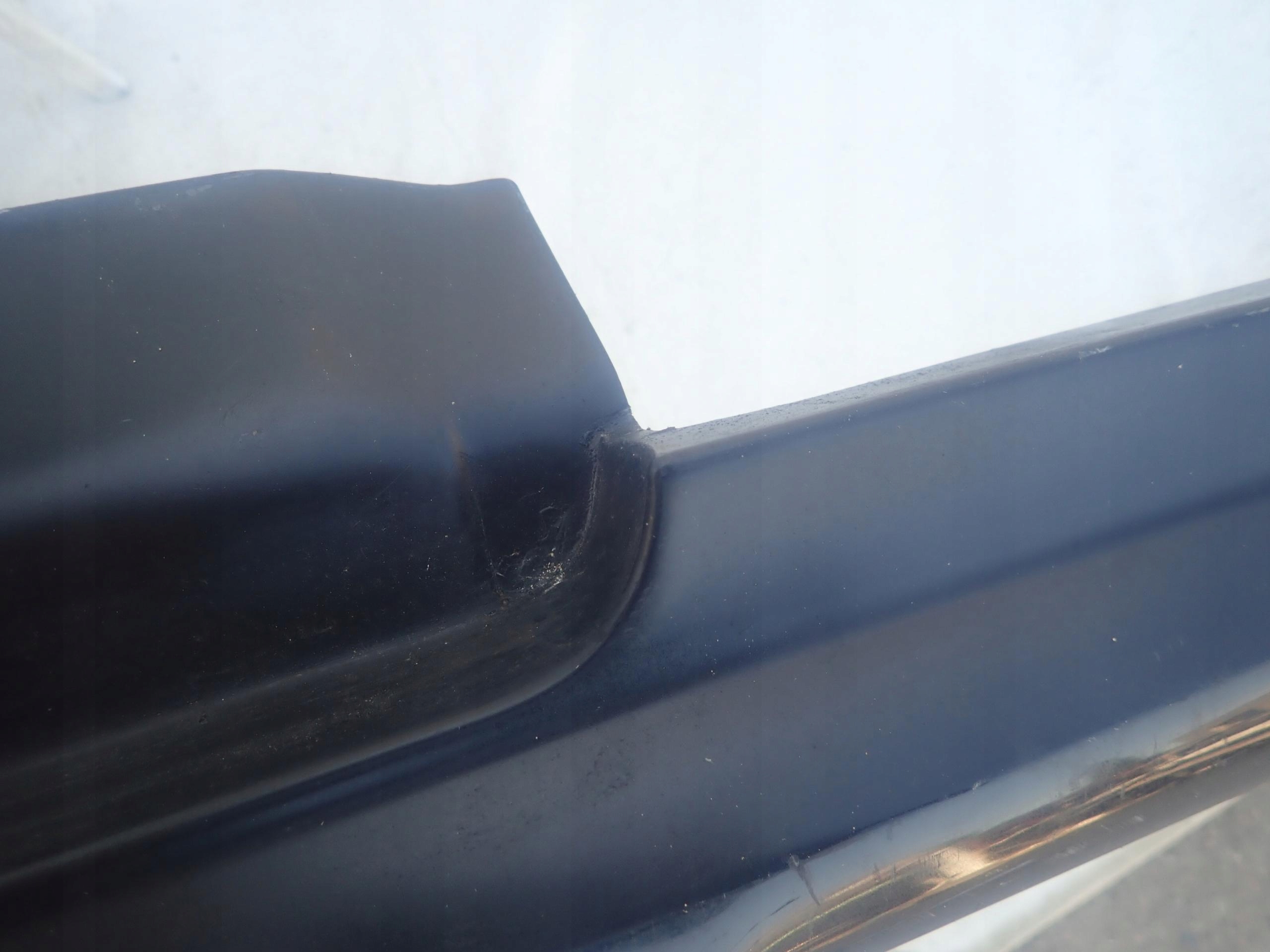 MERCEDES E-KLASA W207 AMG COUPE threshold right moulding