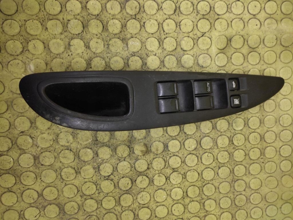 NISSAN PRIMERA P12 window control switch 25401AV640