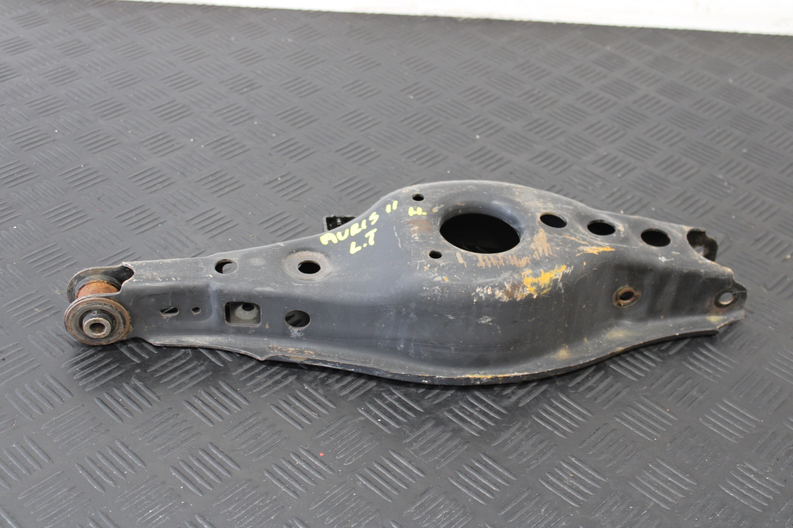 Querlenker links heck hinten TOYOTA AURIS II 2 KOMBI
