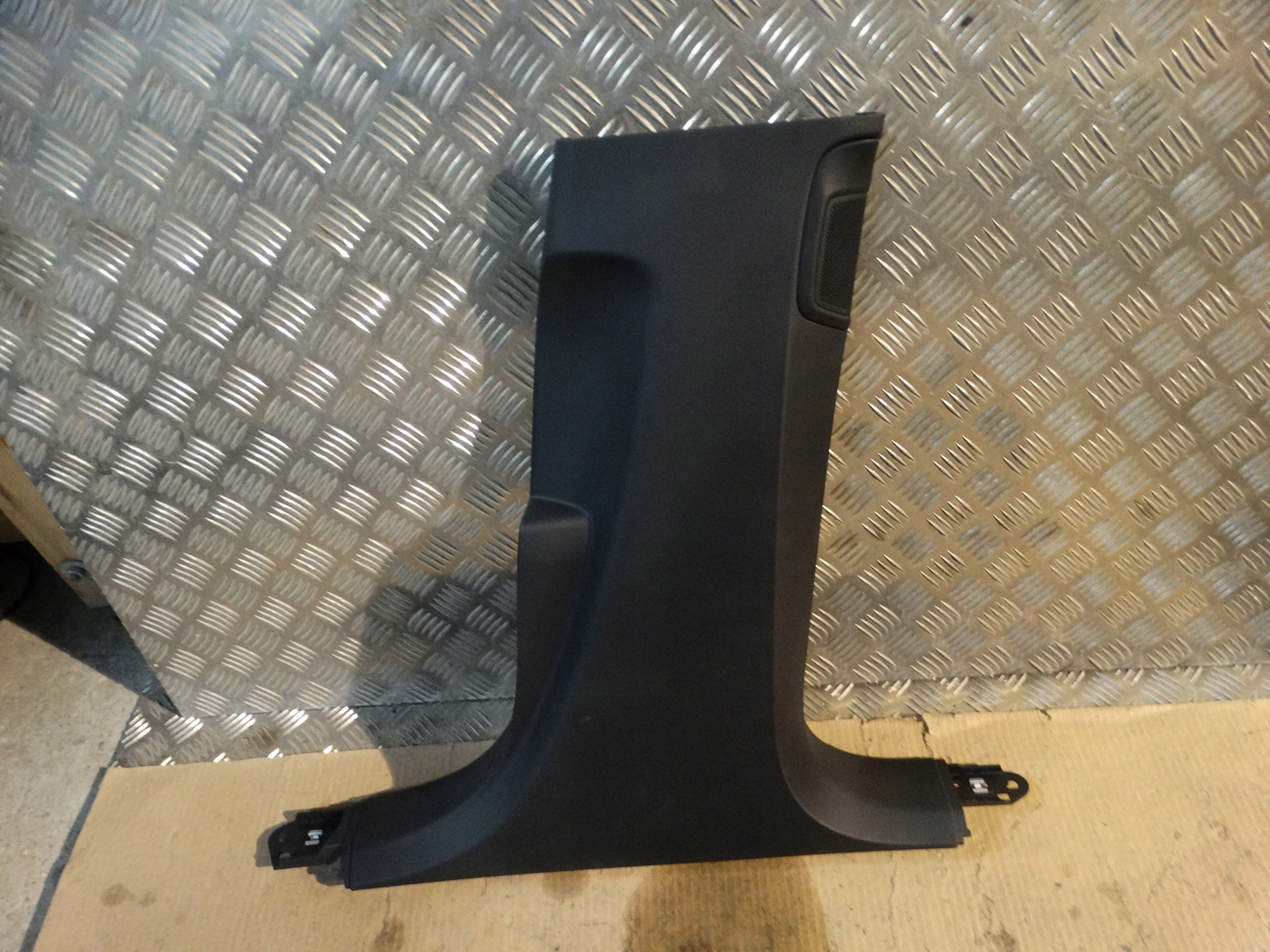 IDEALNA cover SLUPKA right B AUDI A8 D5 1