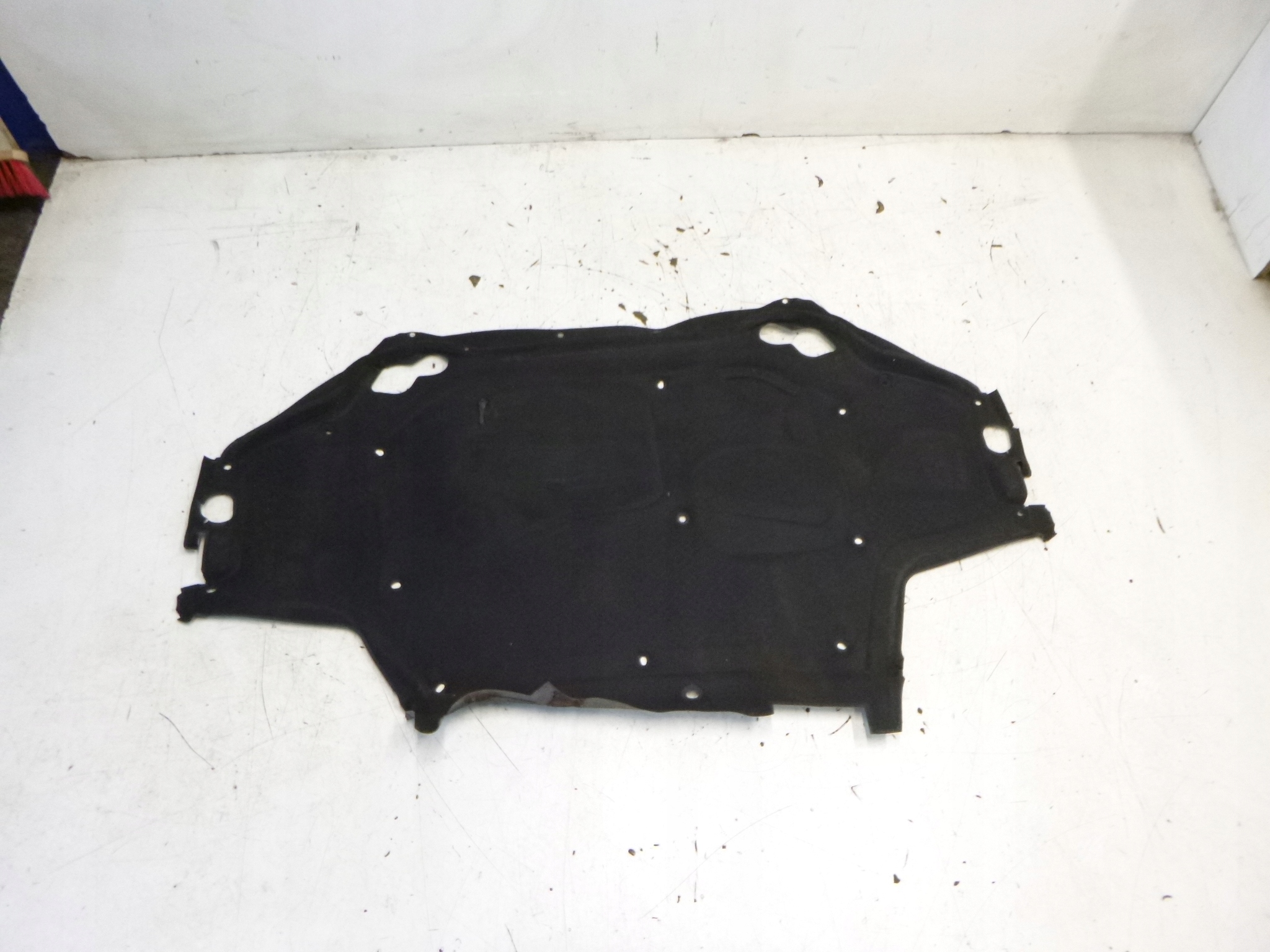 Insonorisation du capot + spinki Mercedes W203 Coupe 02r.