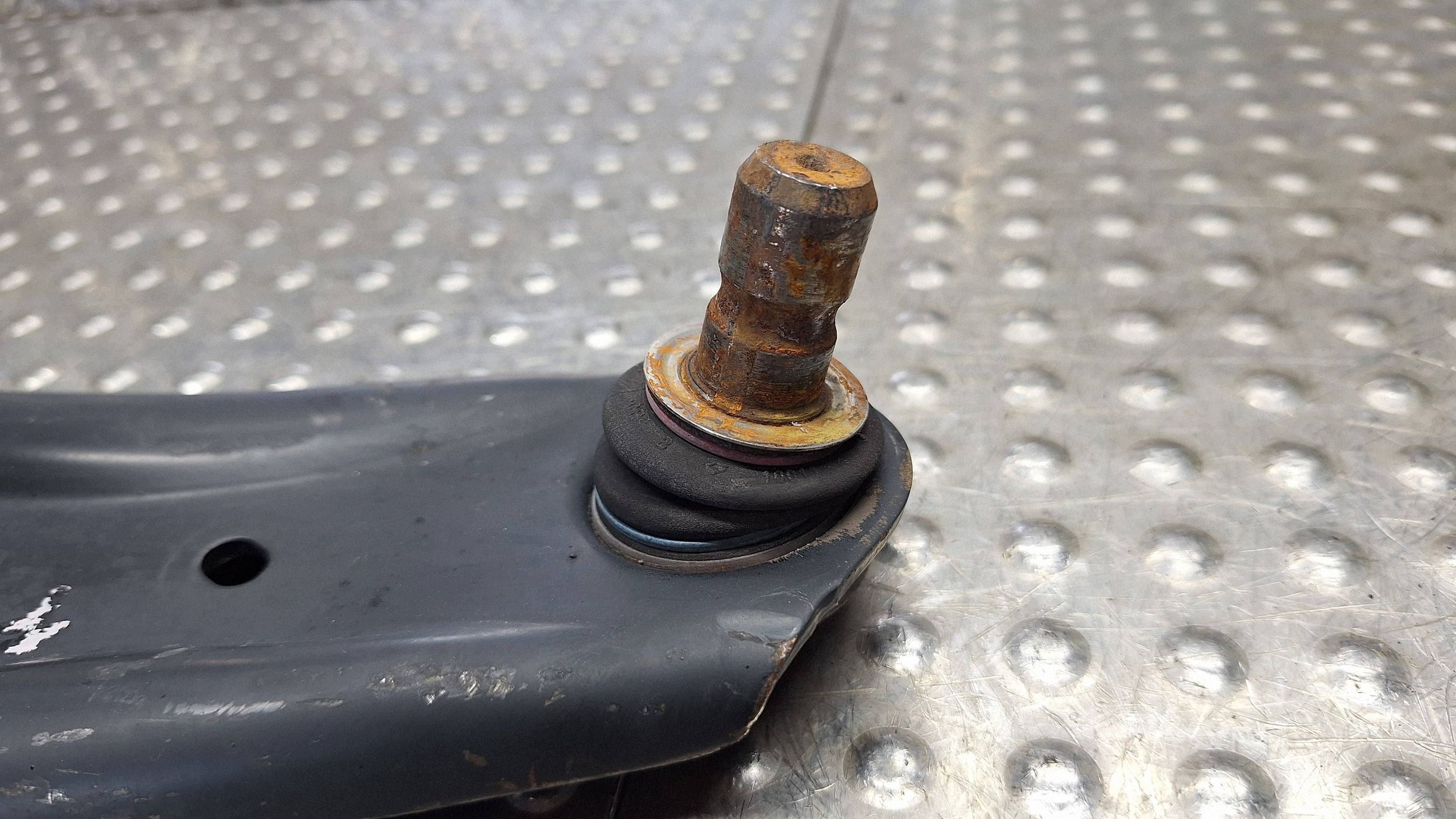 arm left front H1BC-3051L FORD FIESTA MK8