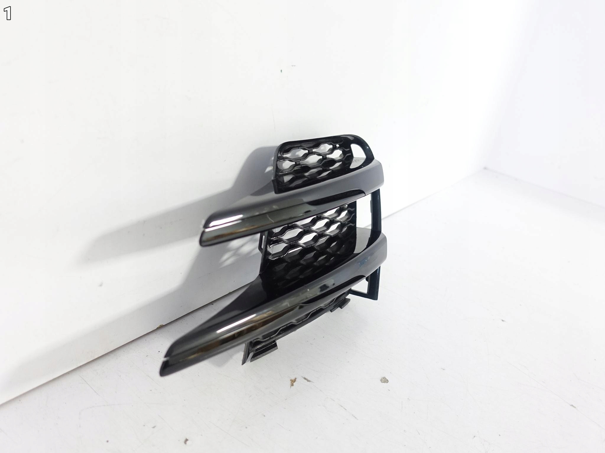 RANGE ROVER VELAR L560 17- grid grille intake moulding W bumper front right