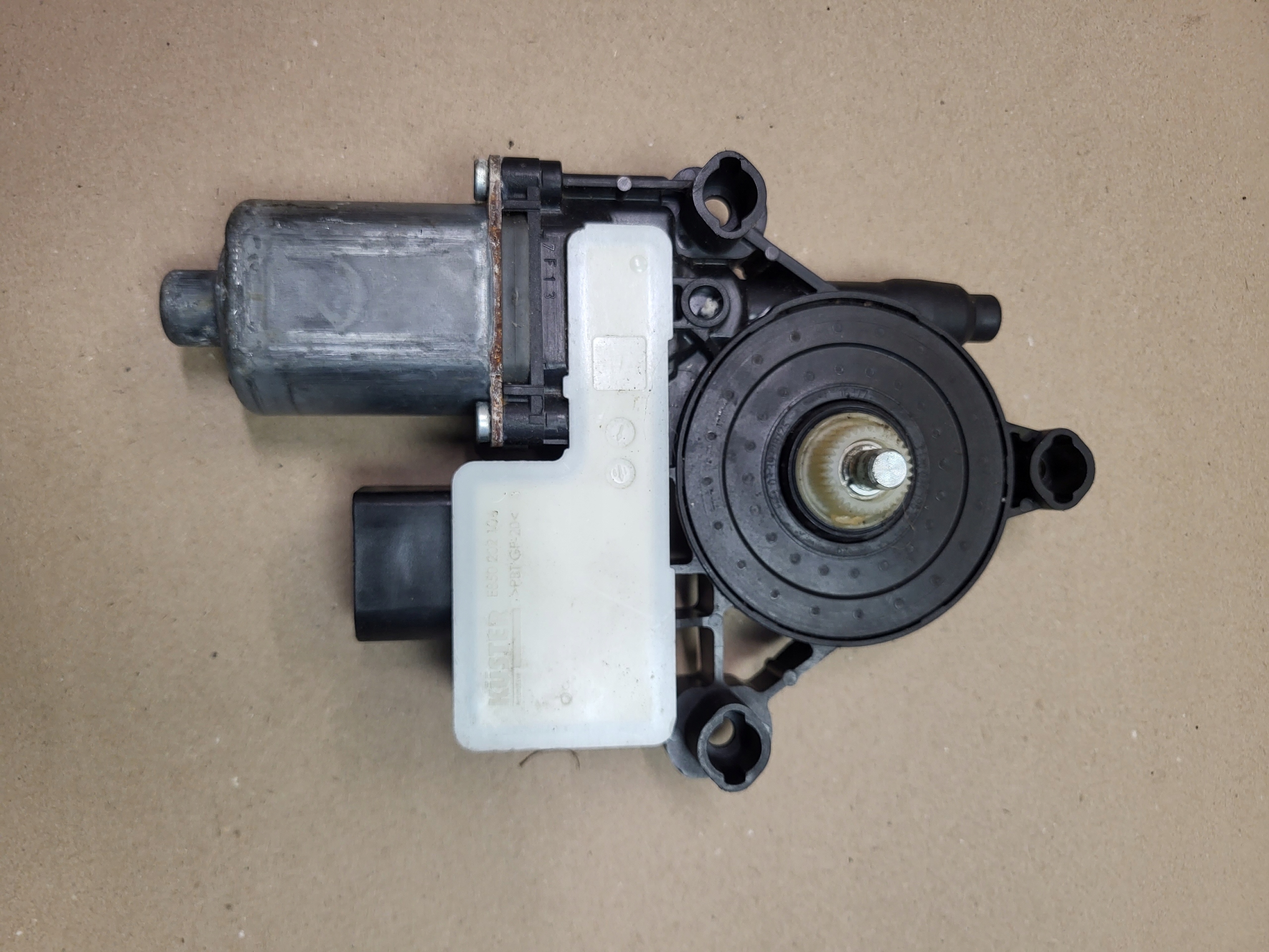 mini motor NAPED ROLETY boot rear part AUDI A4 B9 AVANT KOMBI OE
