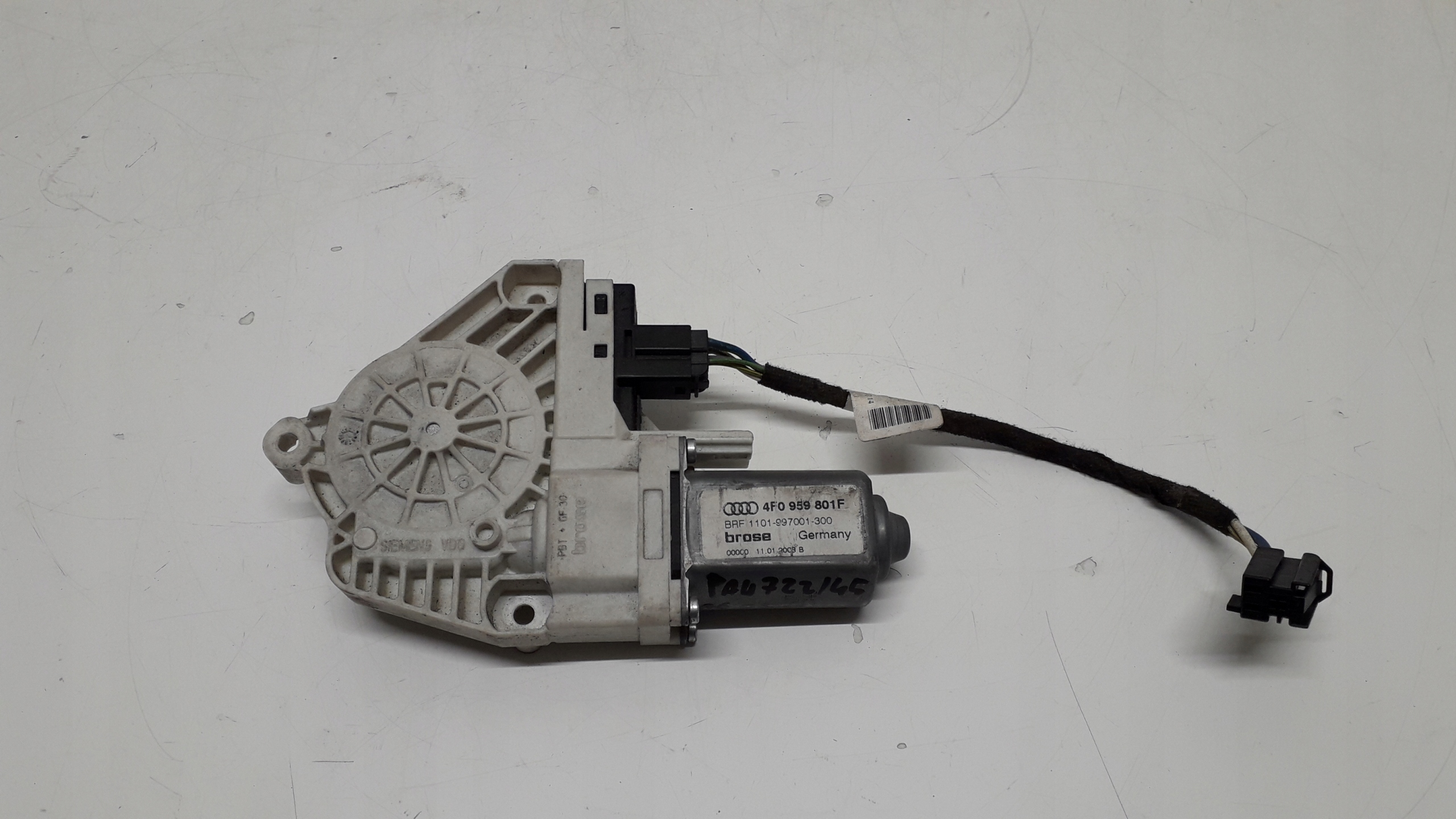 AUDI A6 C6 SILNICZEK SZYBY LEWY TYŁ 4F0959801F