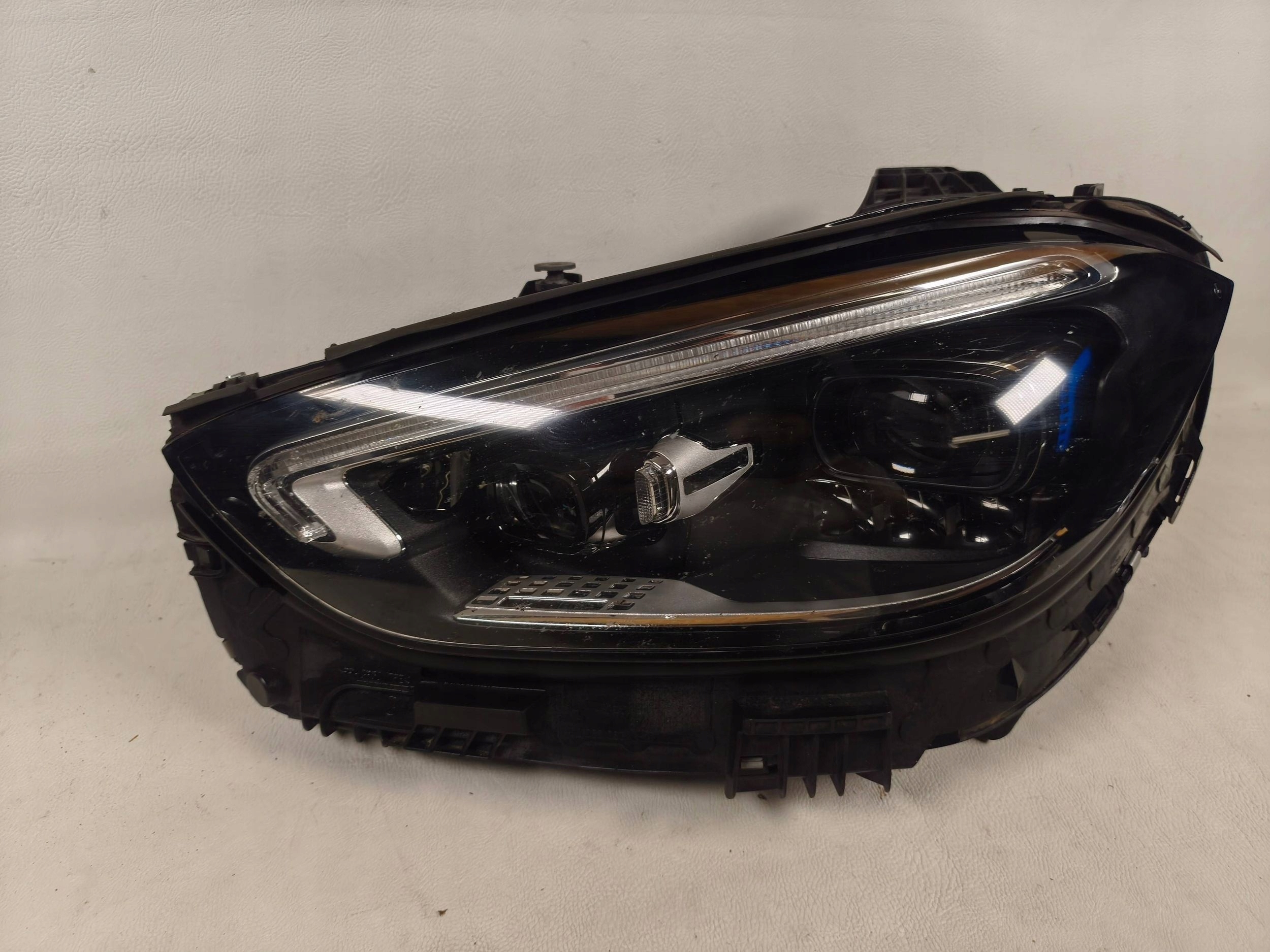 Mercedes C W206 22- light left front front Multibeam