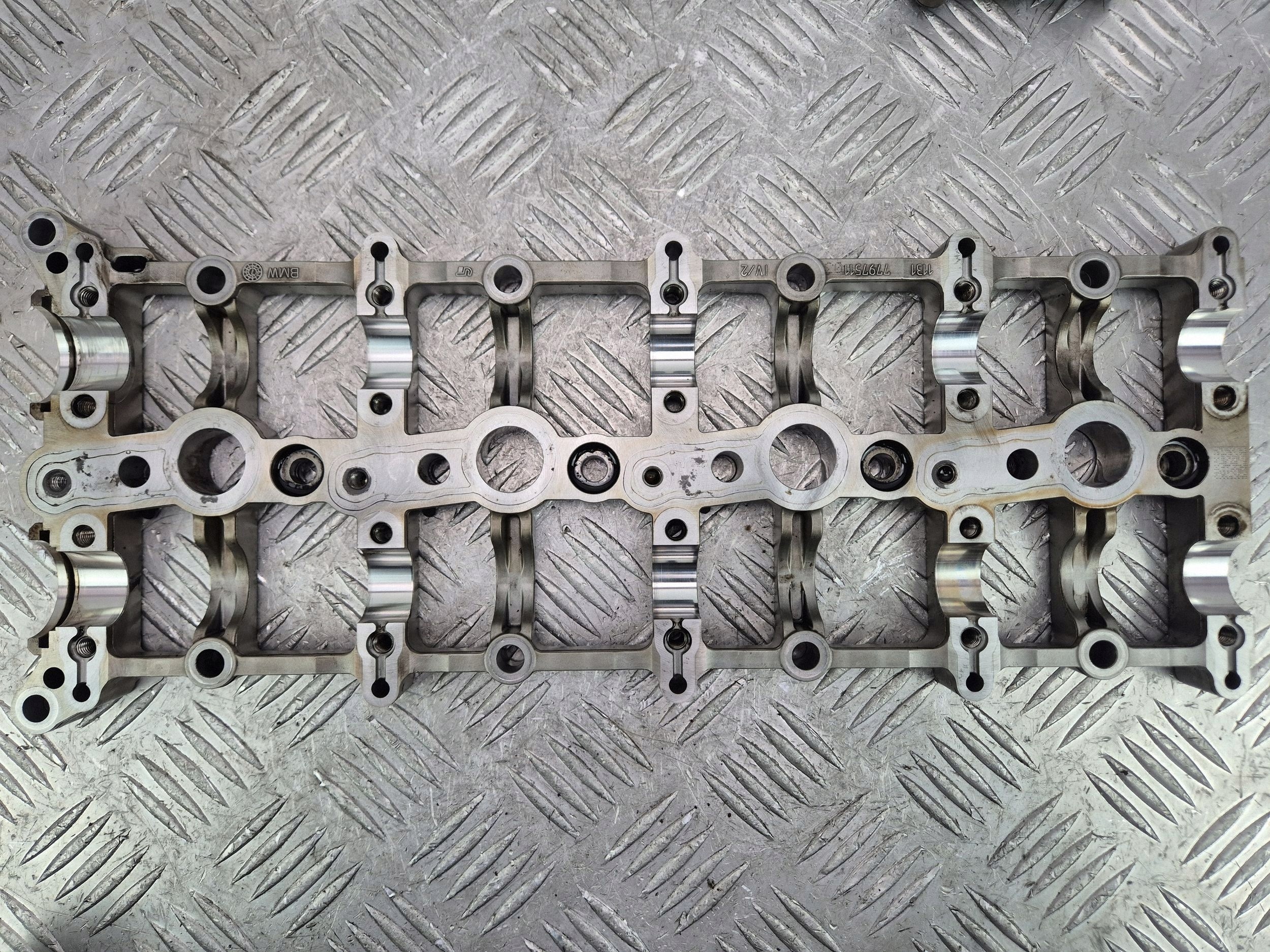 arbre à cames BMW 5 E60 E61 520d 7797511 N47D20A