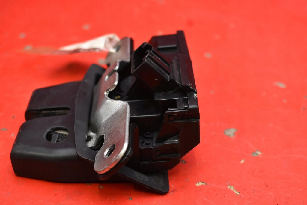 lock bonnet rear part boot 8M51-A442A66-A FORD B-MAX 12-18