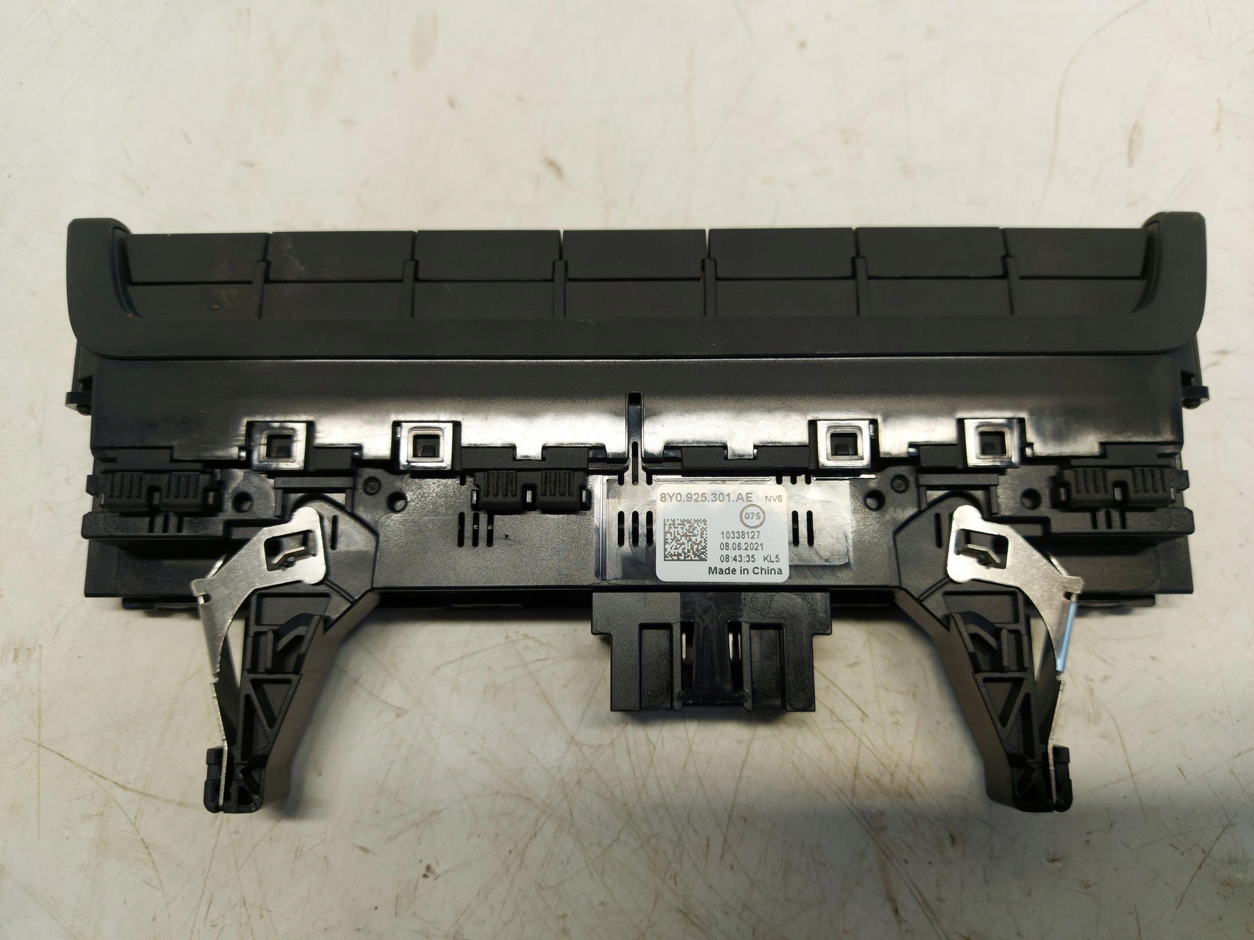 Audi A3 8Y4 HB 5D PANEL controls 8Y0925301AE