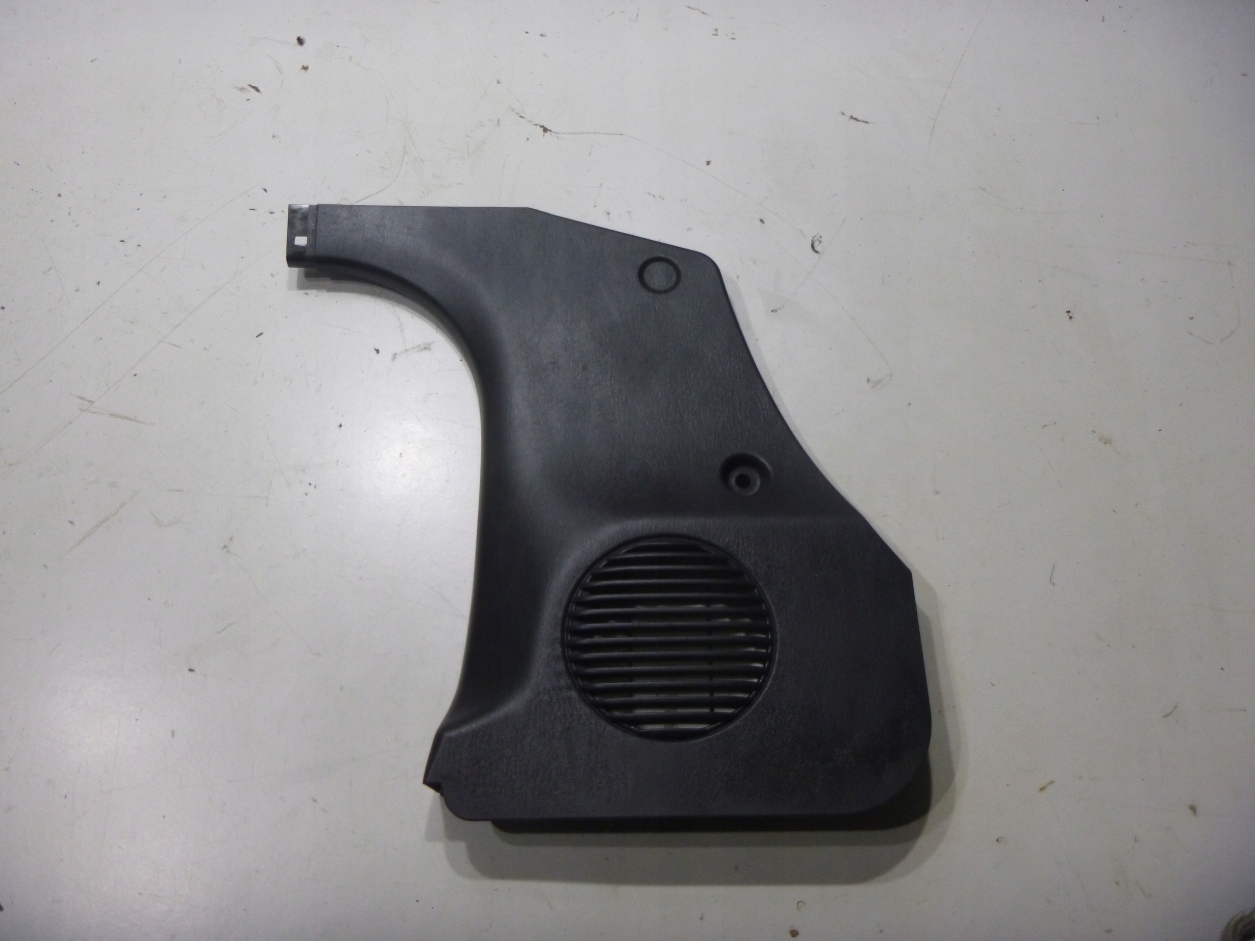 OSŁONA SŁUPKA GŁOŚNIKA PRAWA SUZUKI JIMNY CIEMNY