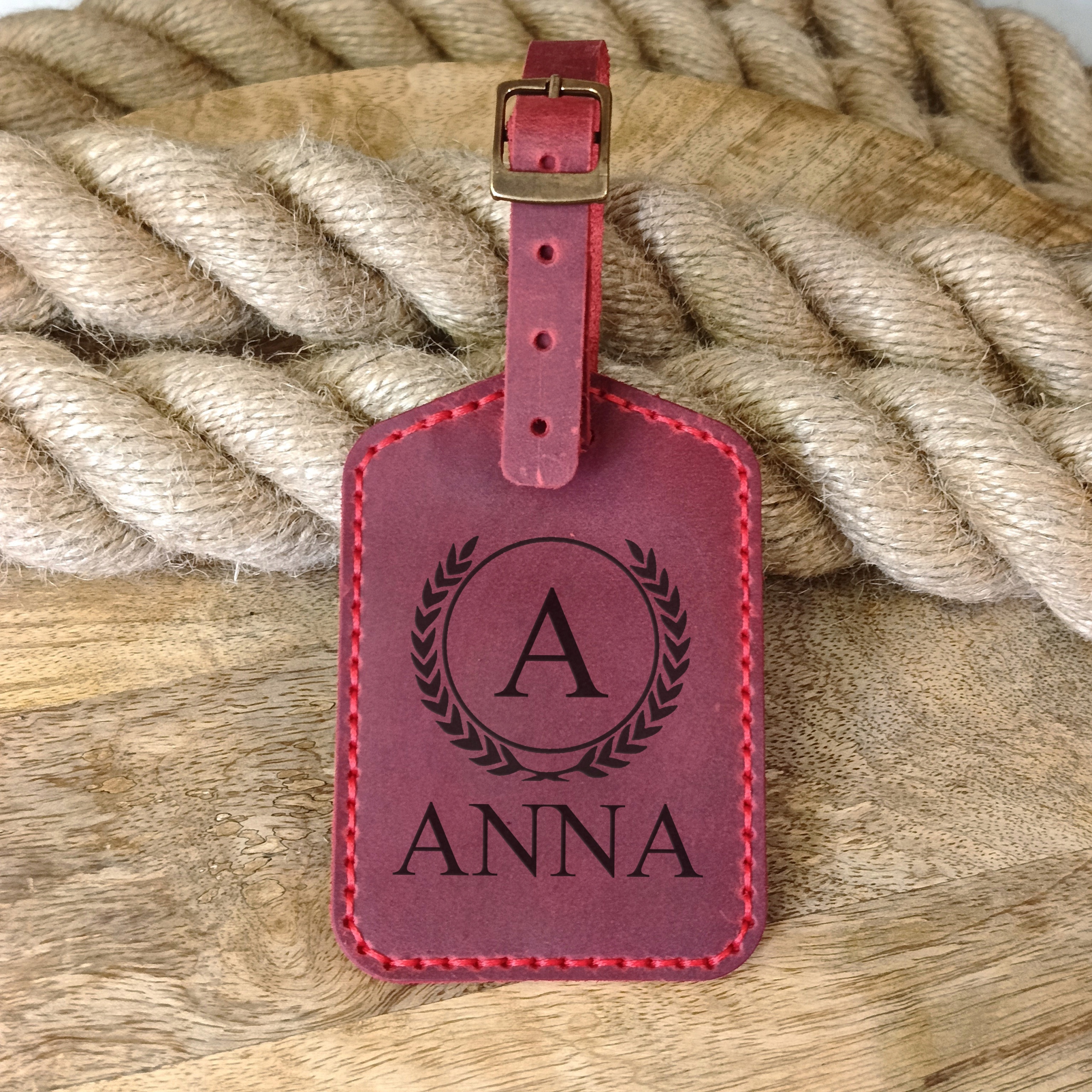 Přívěsek na kufr s iniciálami s gravírováním Přívěsek na zavazadla kožený