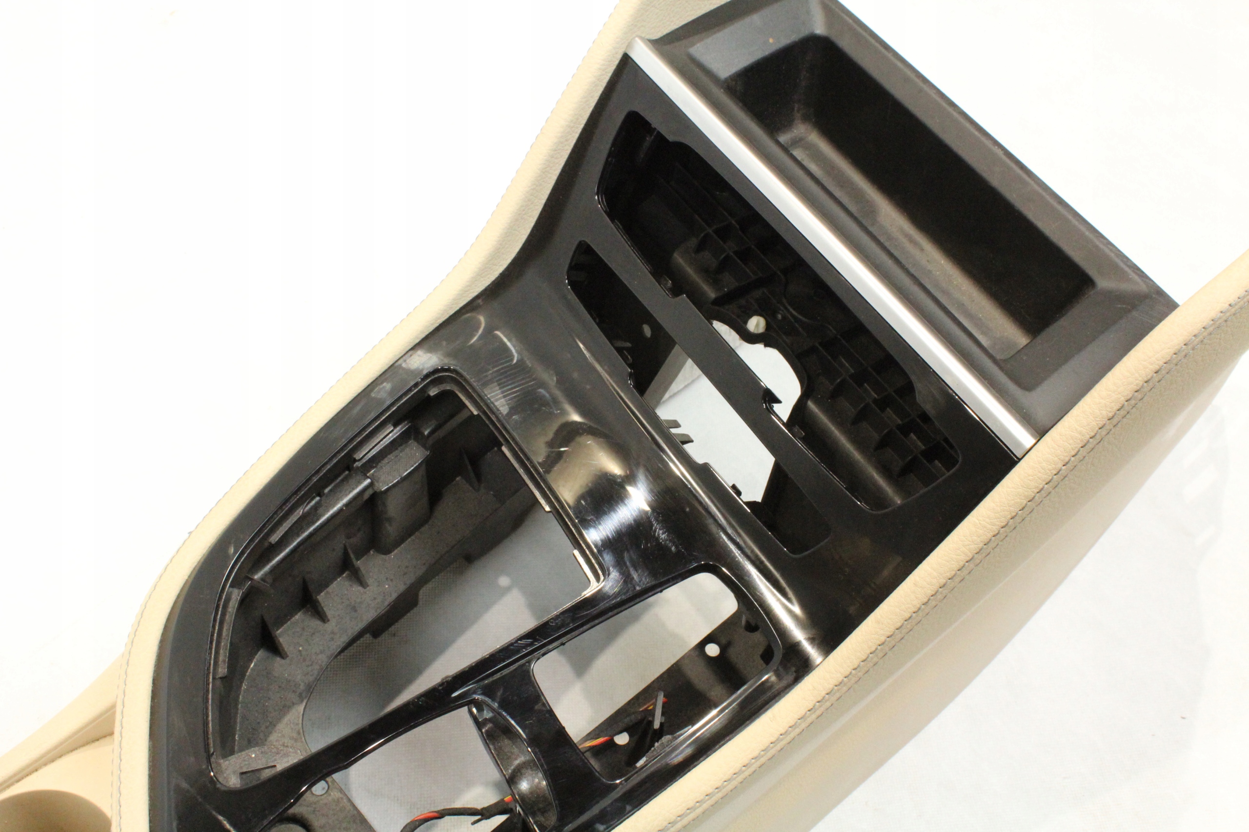 TUNEL ŚRODKOWY INDUKCJA PODŁOKIETNIK BMW F45 F46 Producent części BMW OE