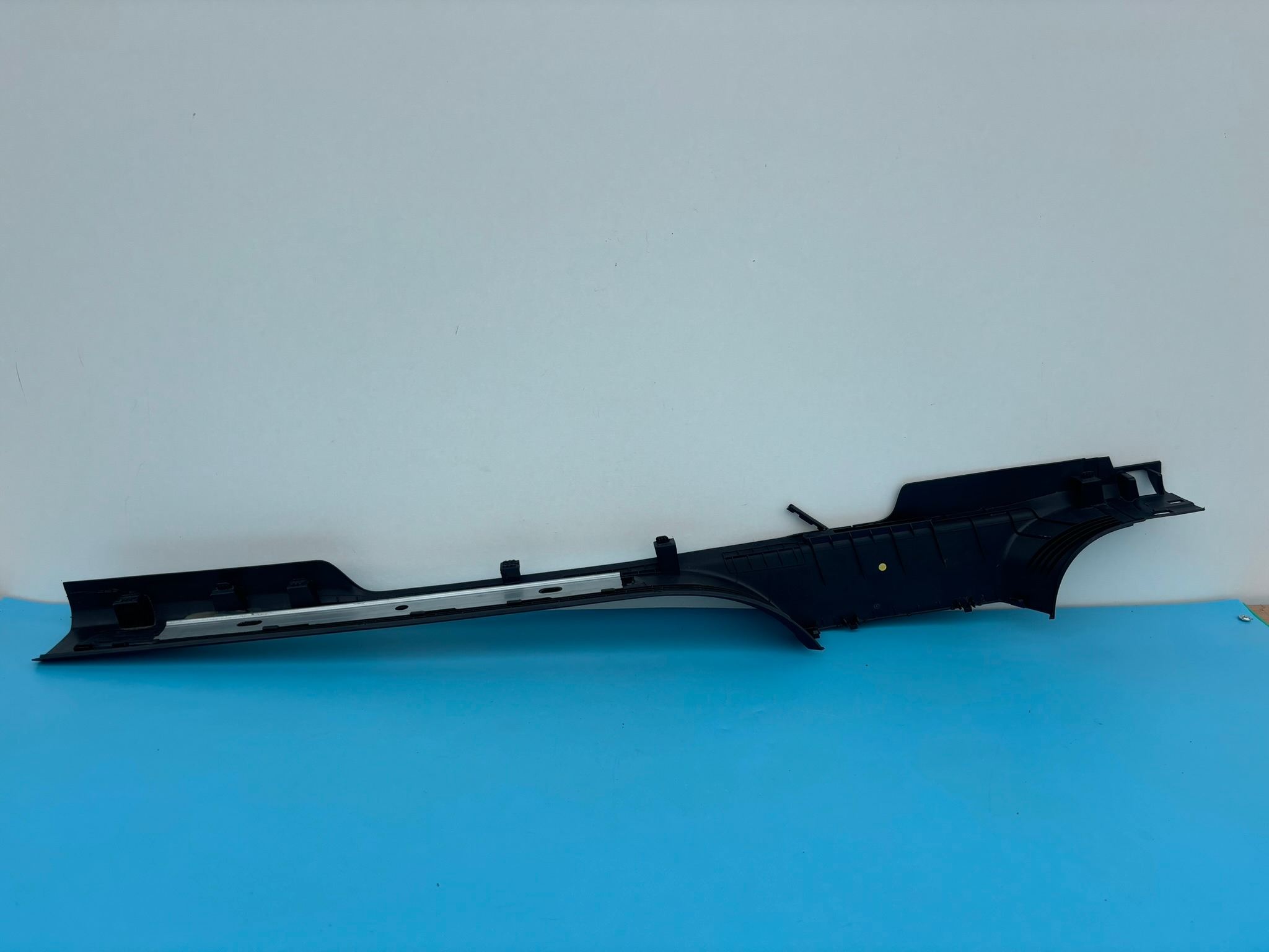VW TIGUAN 2 II JOIN 5NA right moulding threshold front without LEDU K129/D304
