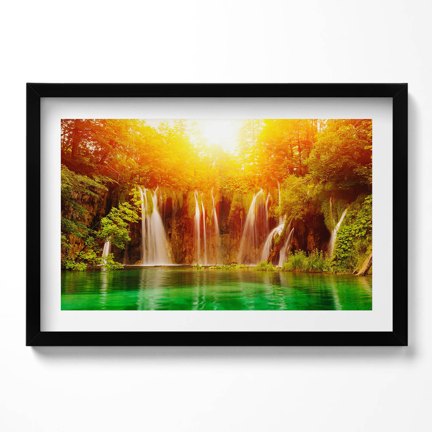 Dekorativní obraz v rámu do obývacího pokoje Malebný výhled na vodopád 60x40 cm