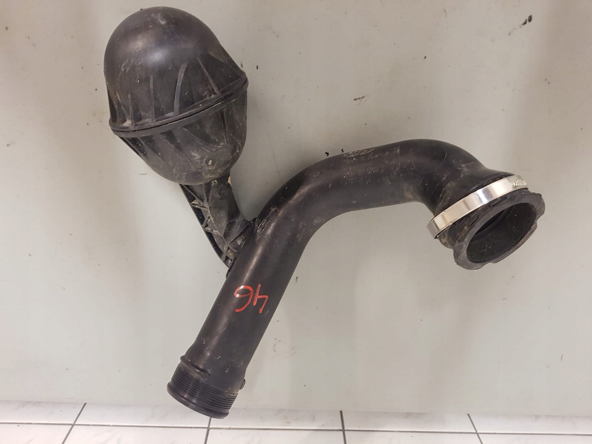 AUDI A4 8W B9 шланг воздушная труба 8W0145673S