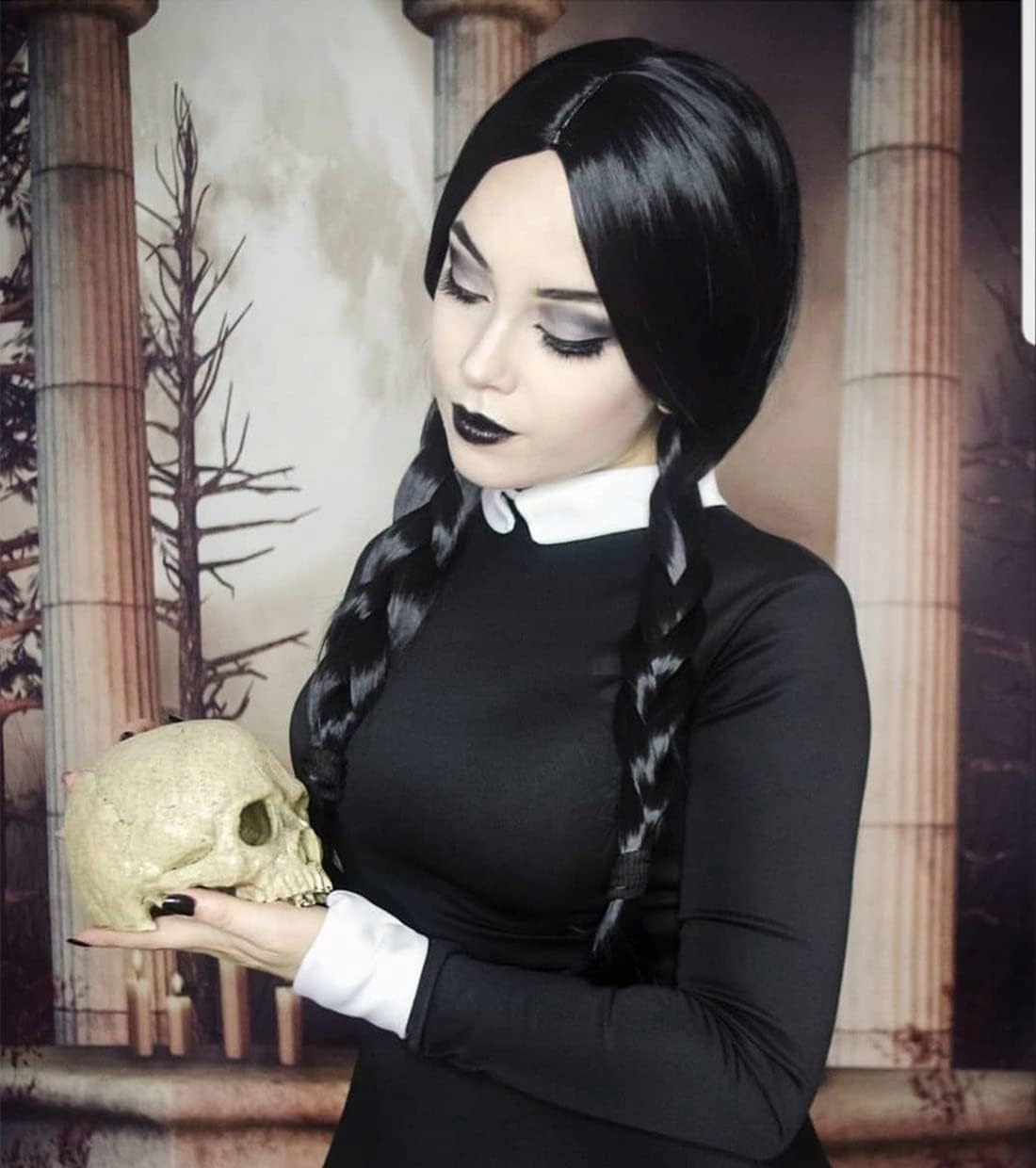 Peruka czarna Wednesday Addams Adams z Serialu Dwa Warkocze Wensday Cechy warkocze