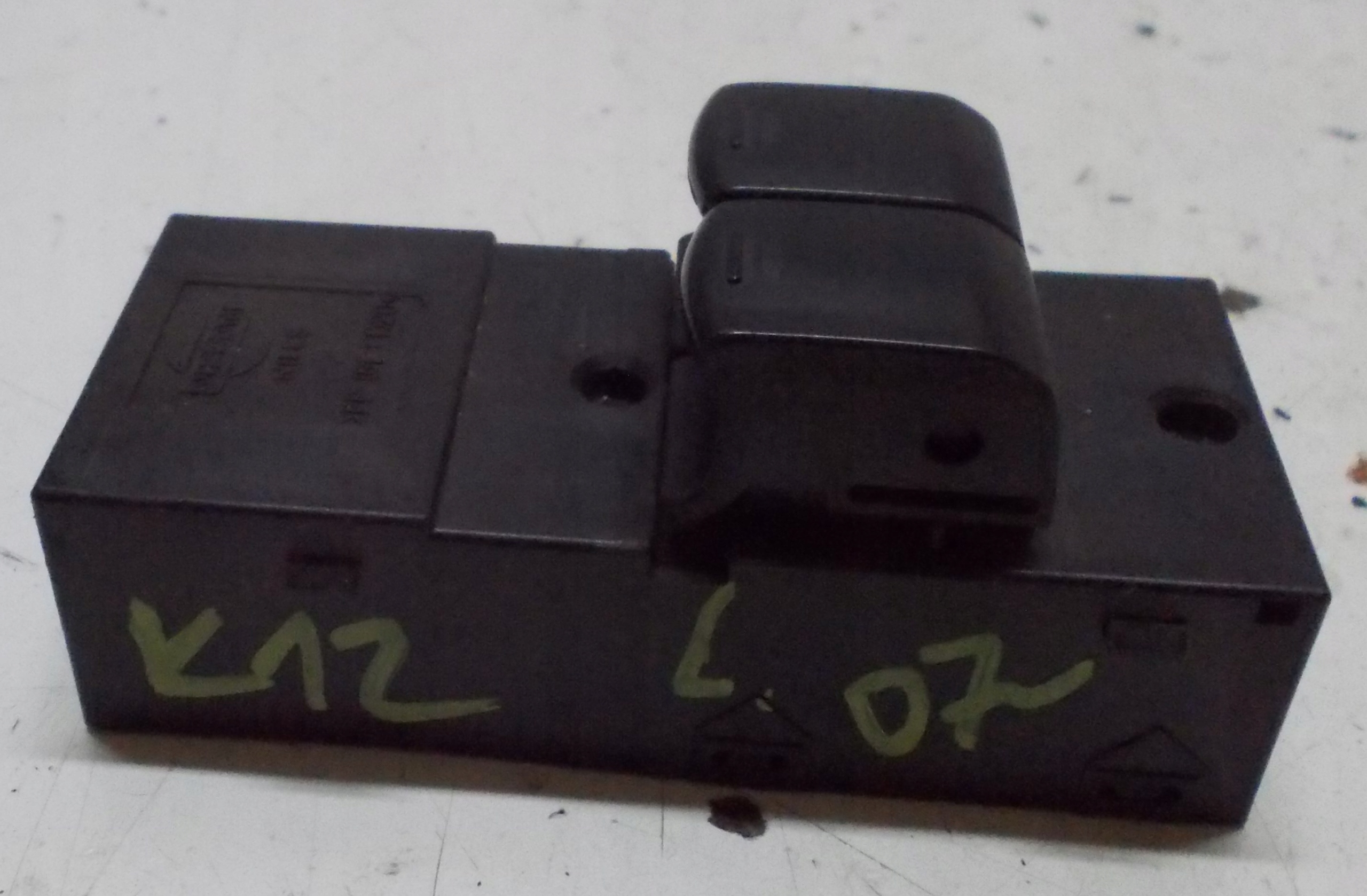 NISSAN MICRA K12 O7R window control switch