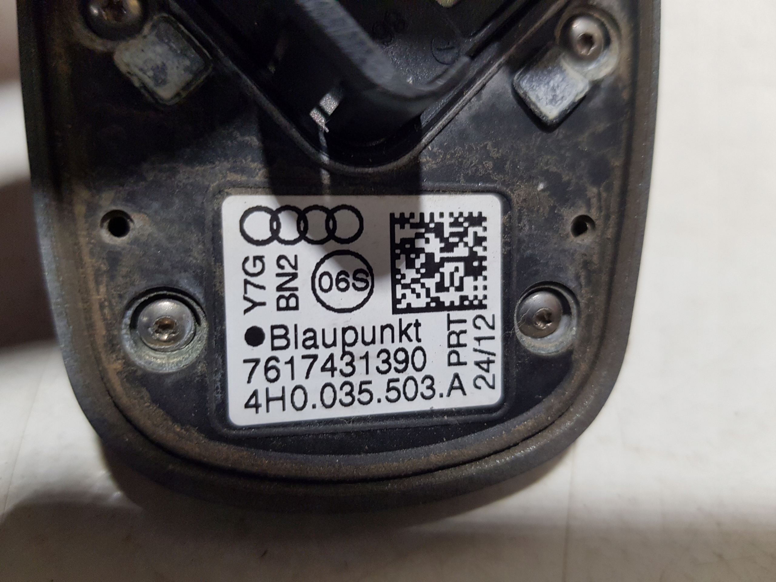 ANTENA dach GPS AUDI A8 D4 LY7G 4h0035503a