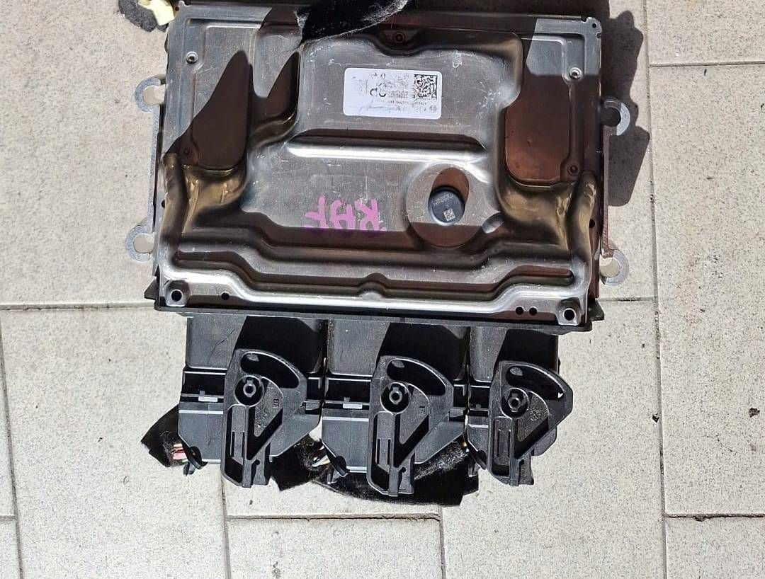 control unit ECU of the engine Renault Austral 237A00352R as new!