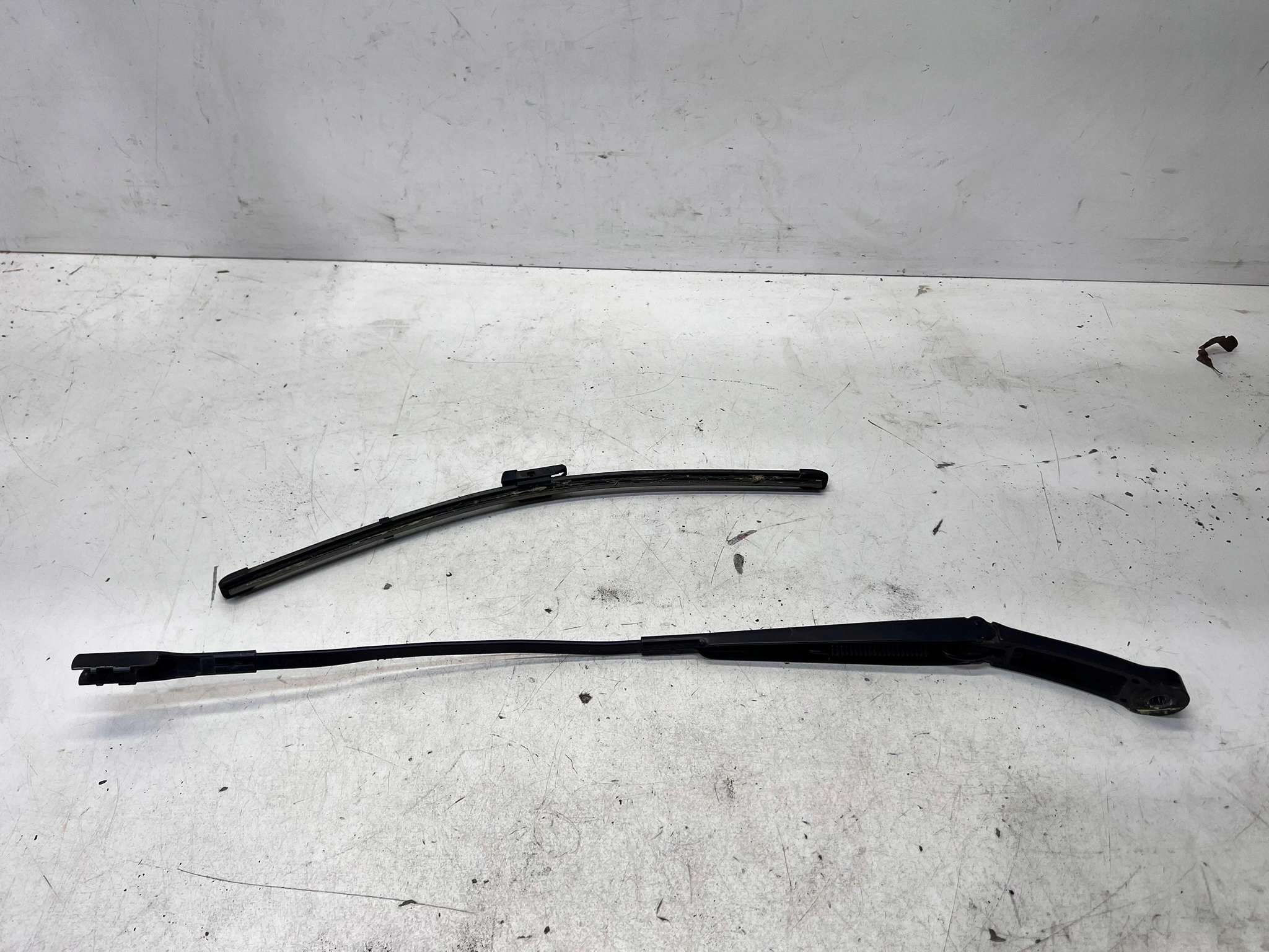 wiper arm left AUDI Q7 4M 4M2955407