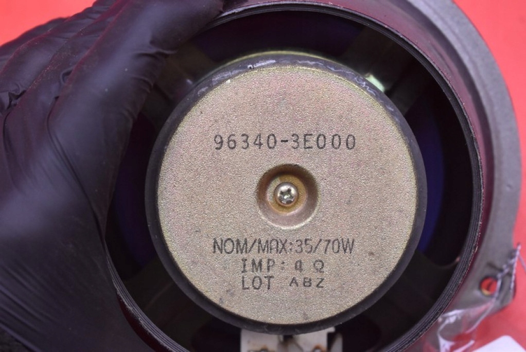 speaker right rear part 96340-3E000 KIA SORENTO 1 and 02-06