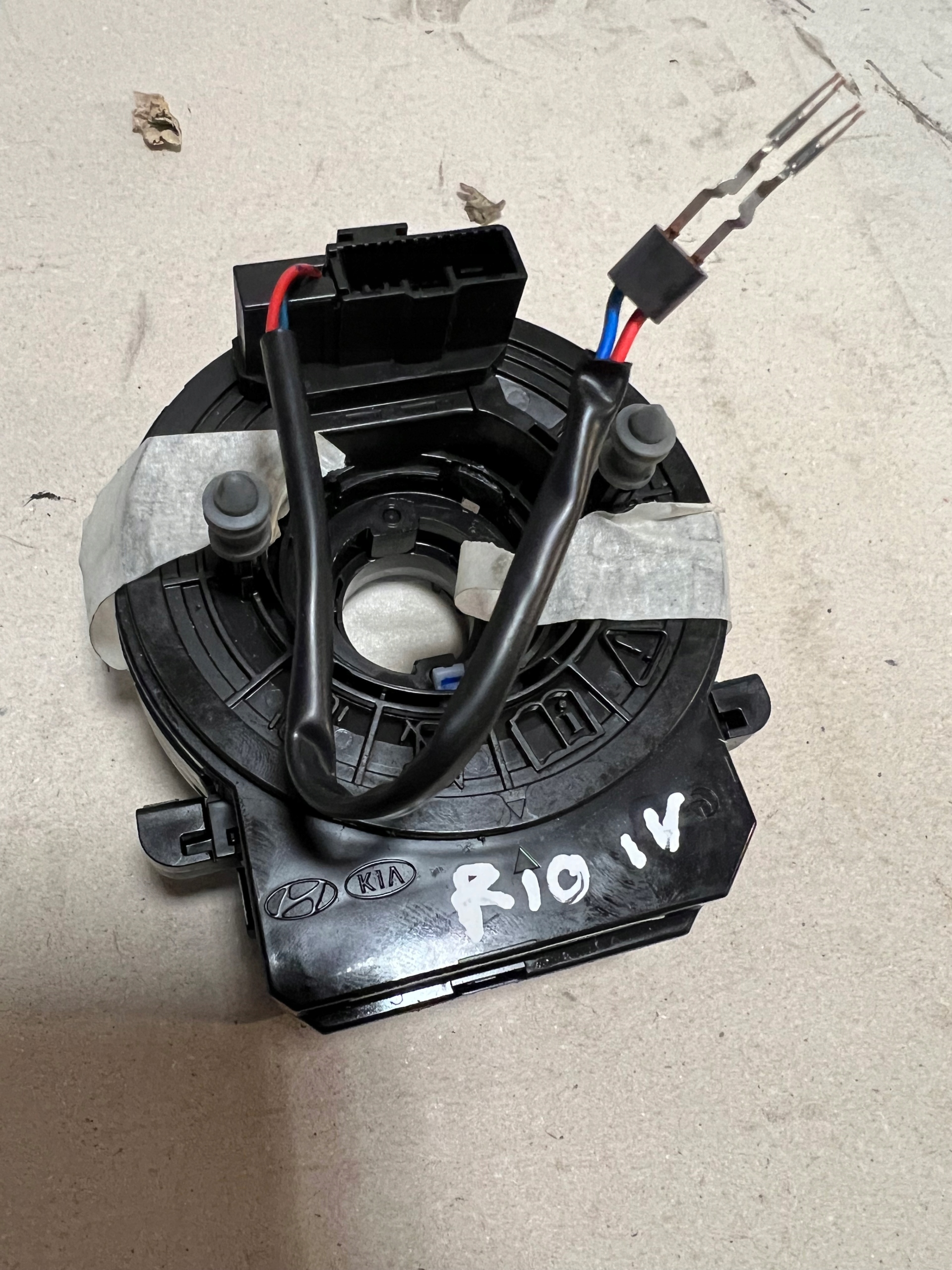 93490H8210 - KIA RIO IV YB 17-ЛЕНТА ПОД РУЛЬ