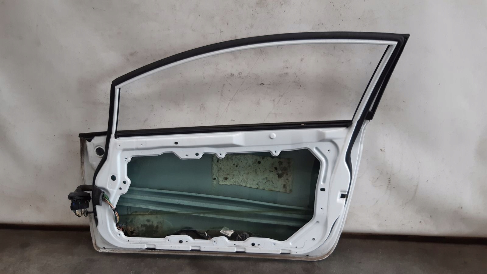 door front front right Ford Fiesta MK7 1,25i 3D H9