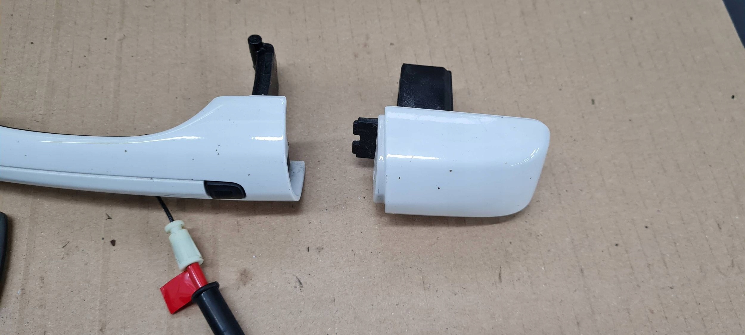Chrysler Pacifica 2022 handle right right rear part door PW7 68230700AE
