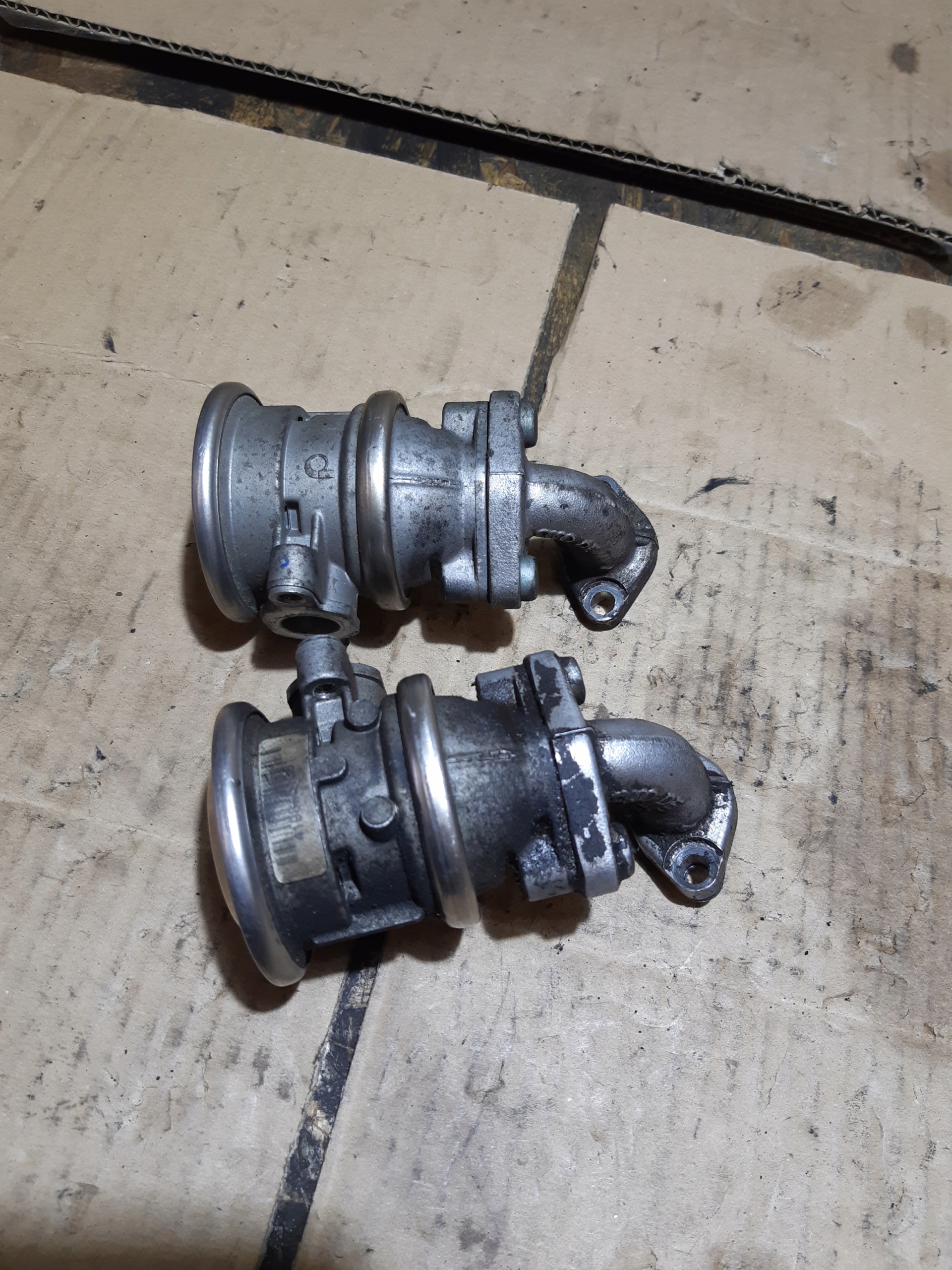 AUDI A6 C6 2.4 V6 EGR valve 06E131101A